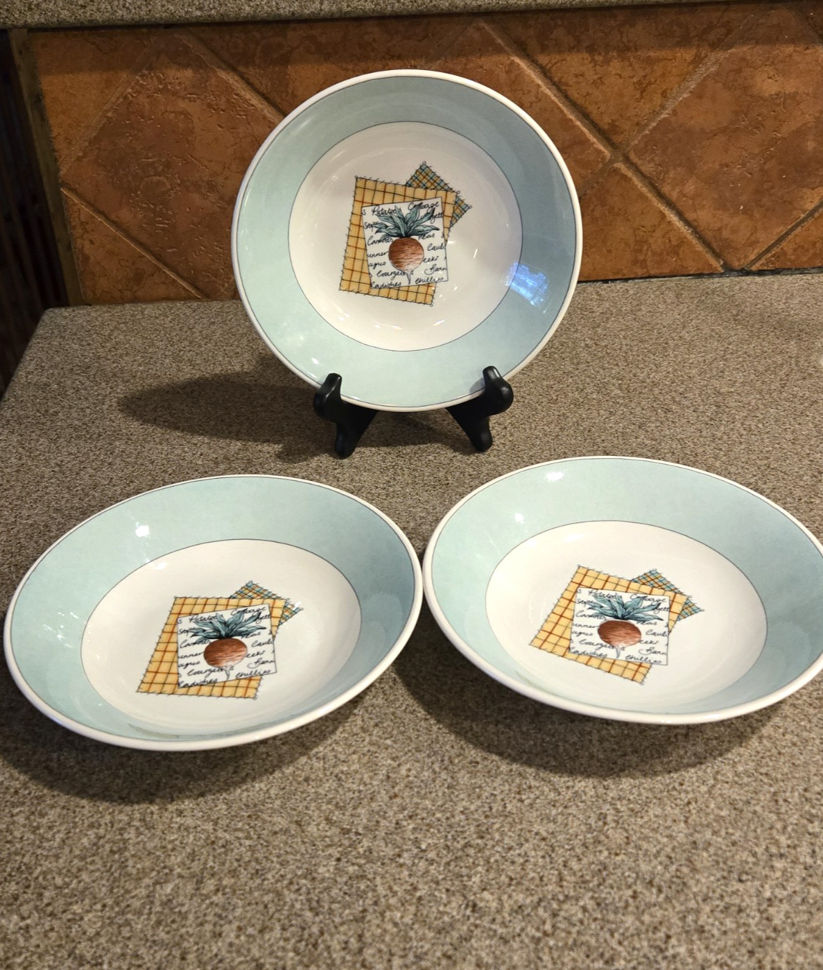 CC Churchill (3) Salad/Soup Bowls 7-7/8″ Green & Radish Center Made in England