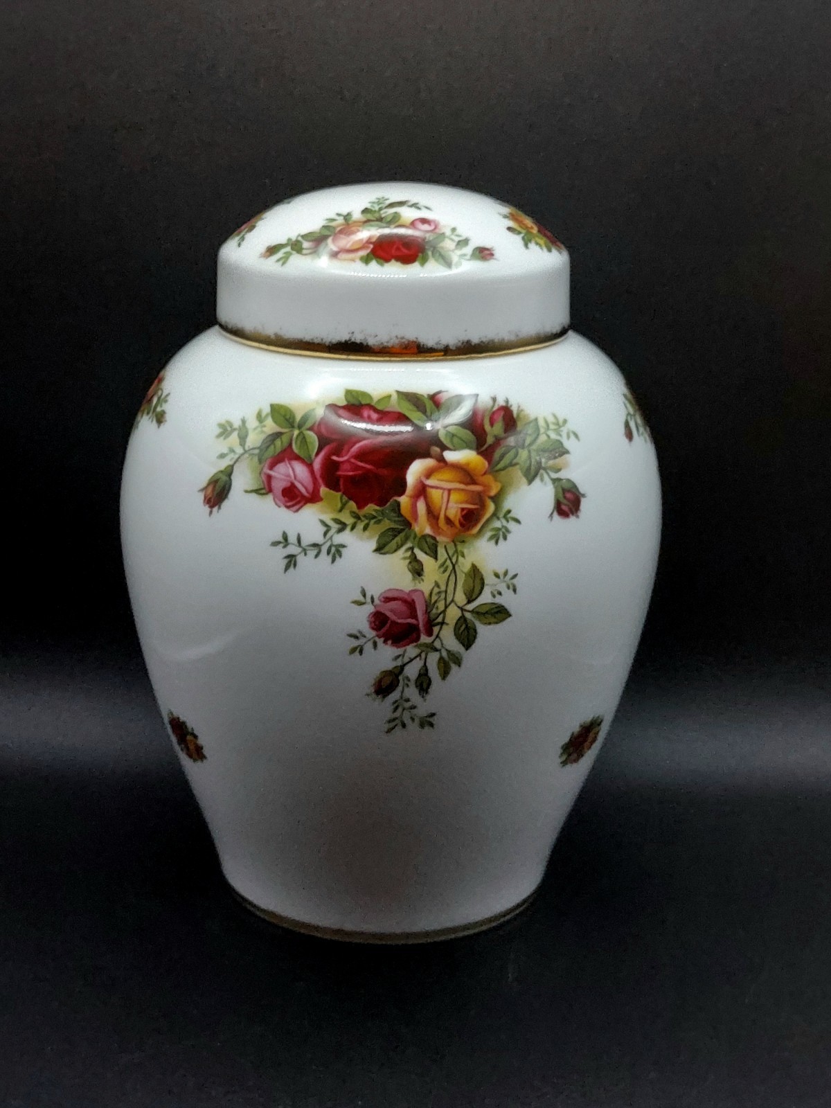 Royal Albert OLD COUNTRY ROSES – 7” GINGER JAR w/LID 1962 Bone China ENGLAND
