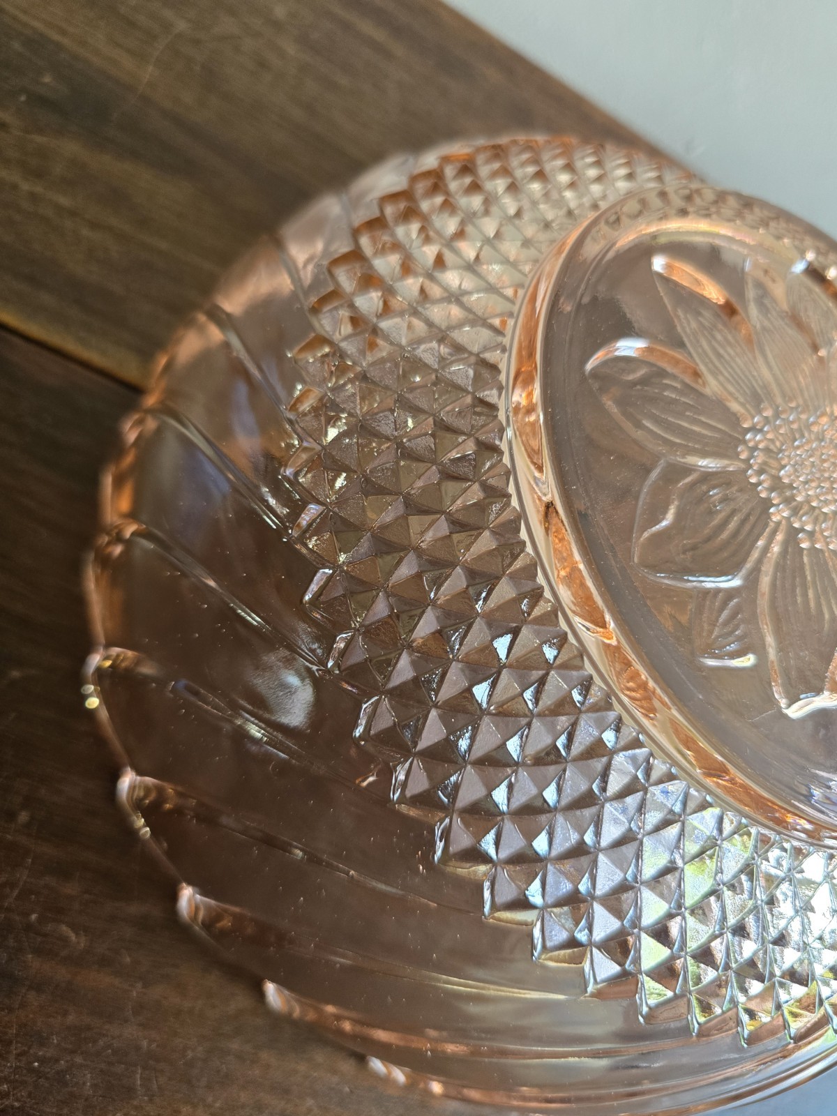 VTG KIG Indonesia Pink Glass Sunflower Sawtooth Edge/Diamond Design Serving Bowl