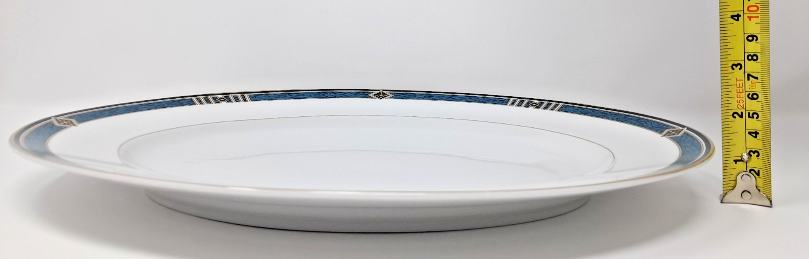 Wedgwood Embassy Collection Kenyon 1995 Platter Japan heavy fine china ceramic