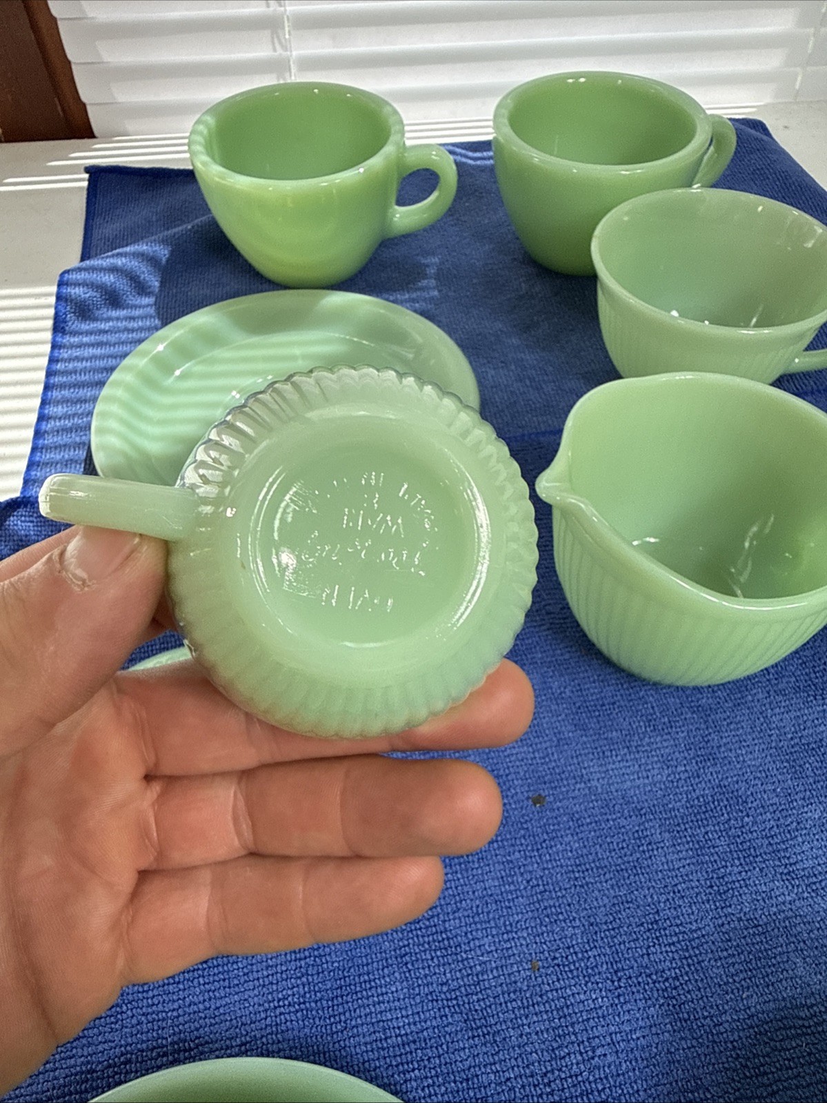 Mixed Lot Of 17 Vintage Fire King Jadeite Ware Pieces