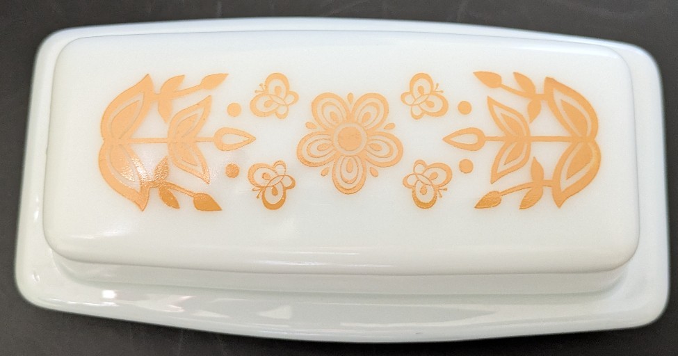 Vintage Corelle PYREX “Butterfly Gold” Pattern Butter Dish. Excellent Condition.