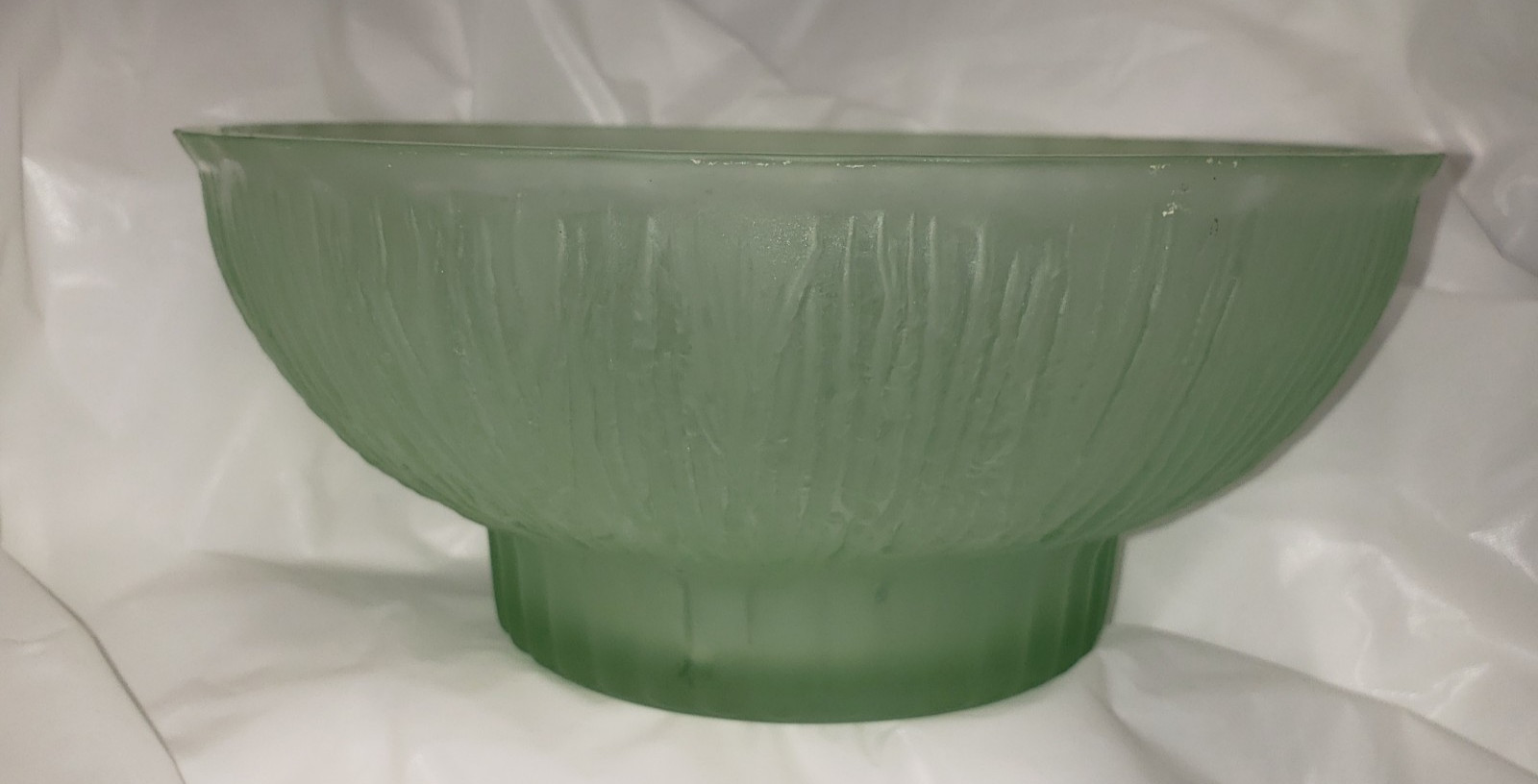 Vintage 1975 FTD Green Glass Footed Bowl Candy Dish 6 3/4”