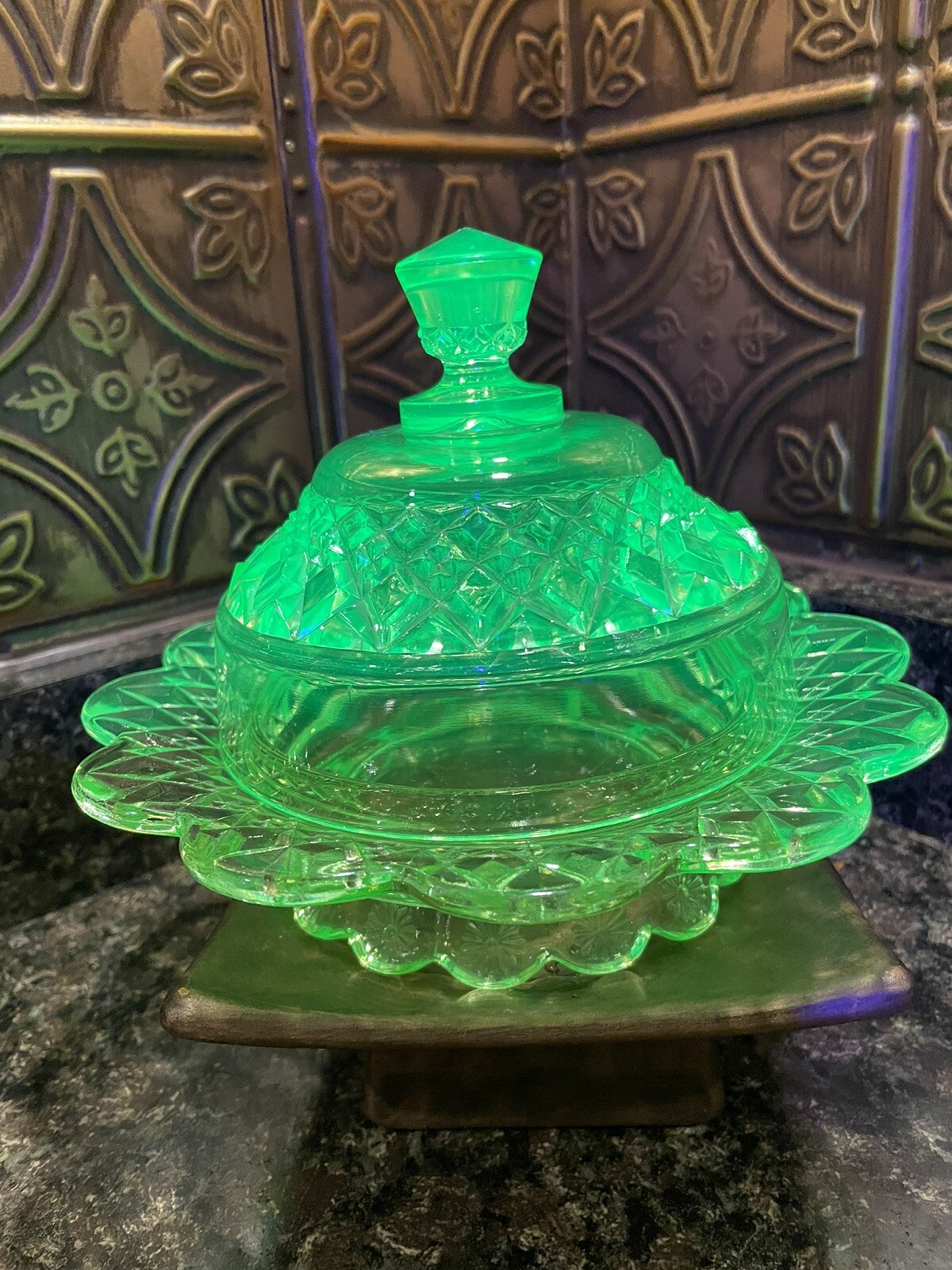 Vintage Riverside Green Vaseline Glass Petticoat Pattern Covered Bowl 30s Tested