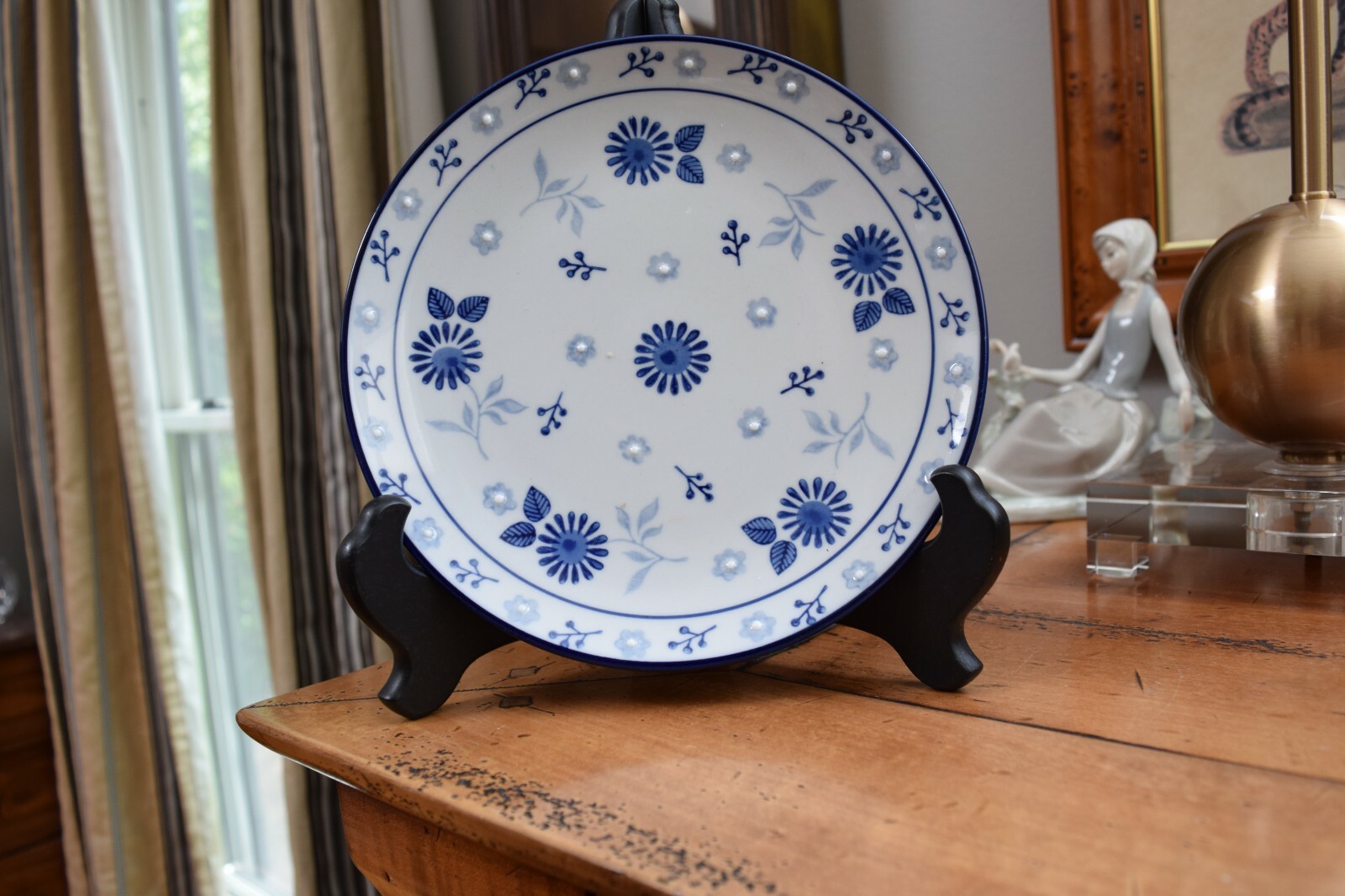 Rare Yokohama Studios 8″ Porcelain Plate Blue White Floral Raised White Dots EUC