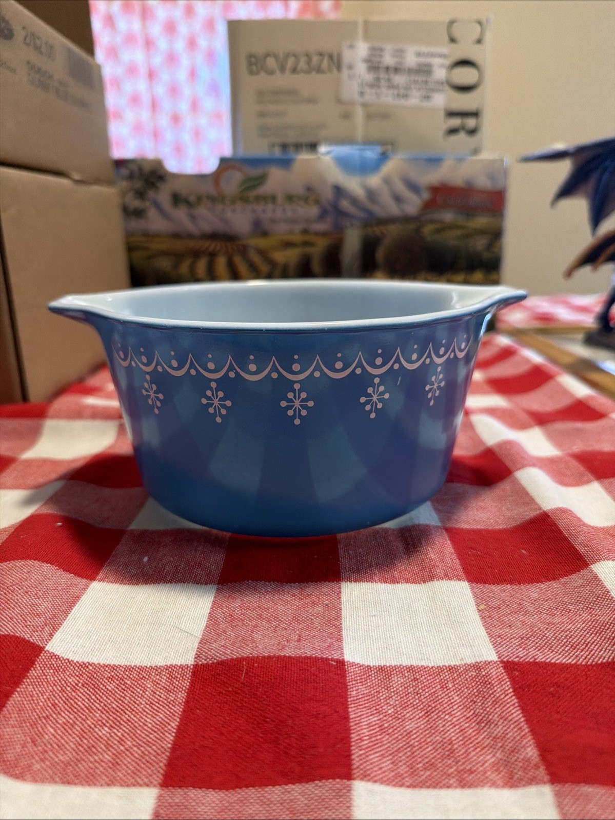Vintage PYREX 473 1QT Blue Snowflake Garland Beautiful Bowl Use For Decorating?