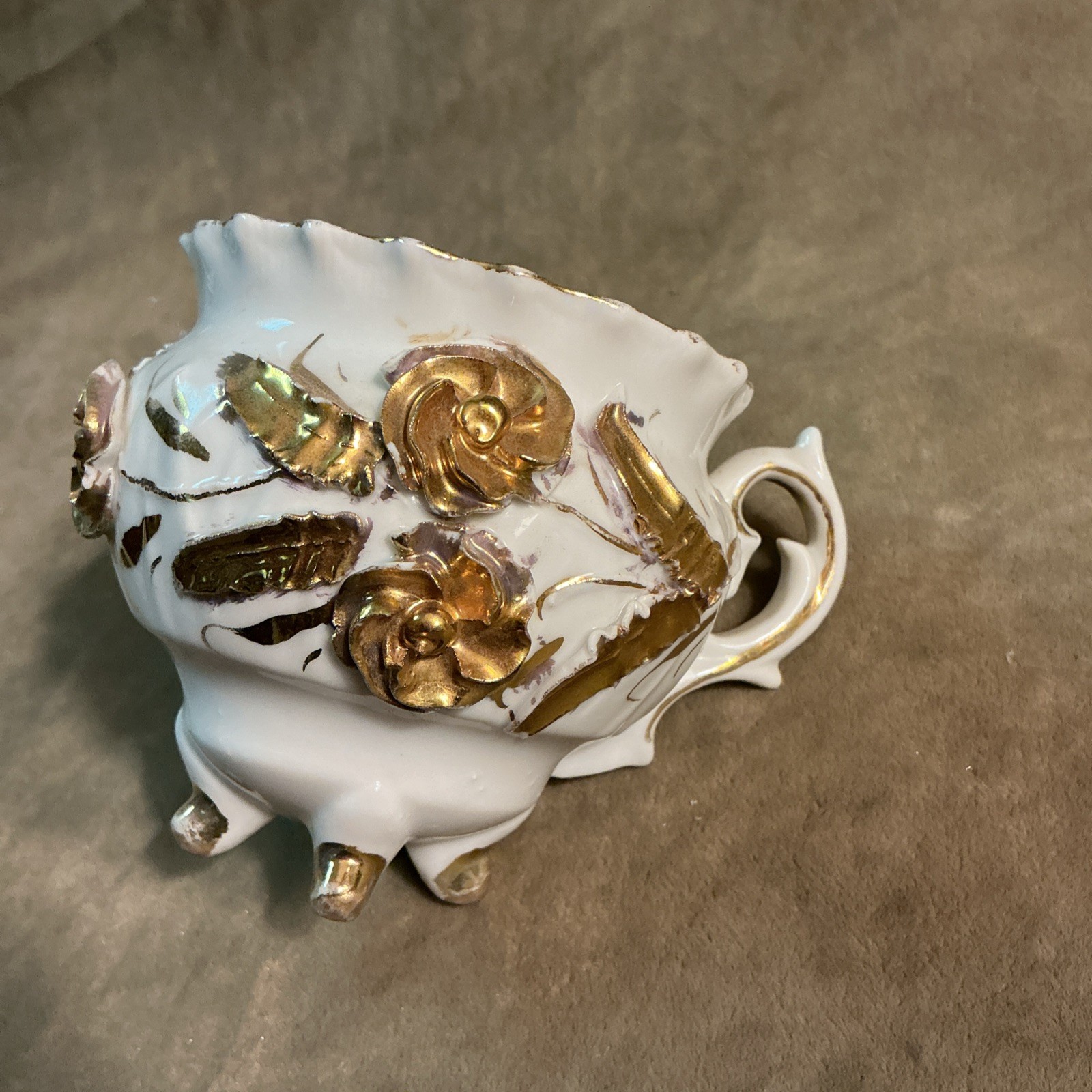 Late 19Th Century Victorian White Porcelain Cup Gilt /Gold Flowers Design