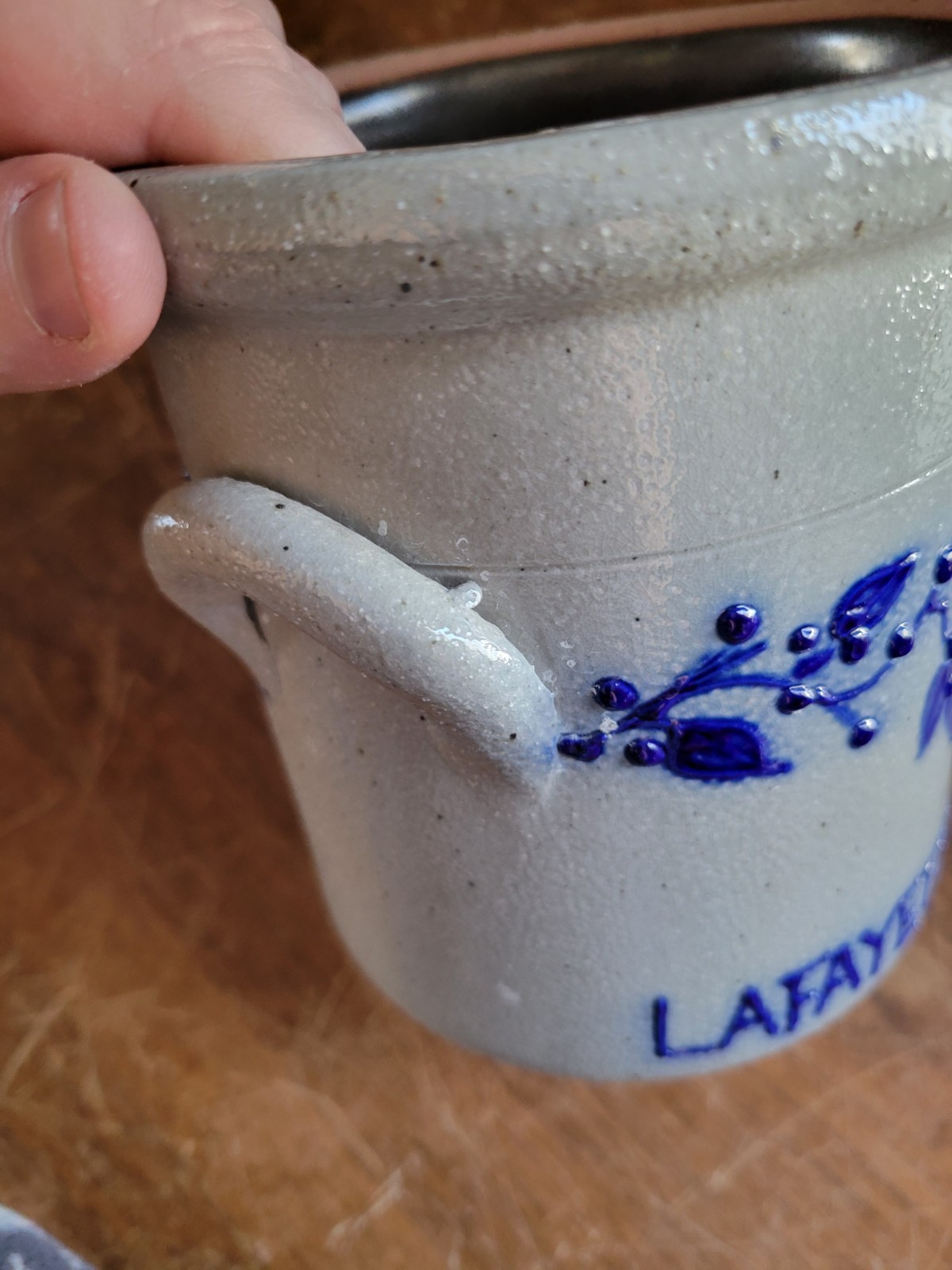 Salmon Falls Stoneware Pottery Crock Blueberry Vines 1991 5.25″