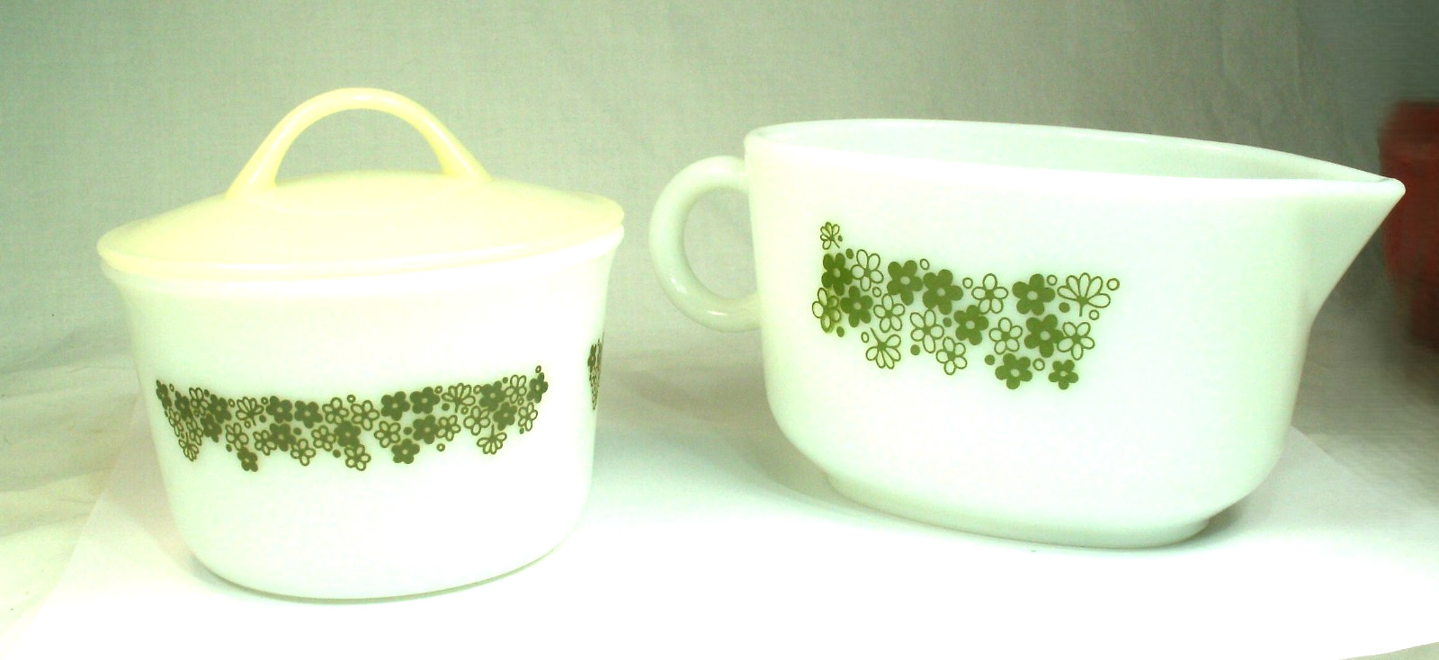 Vintage Pyrex Spring Blossom Crazy Daisy Creamer and Sugar Bowl With Plastic Lid