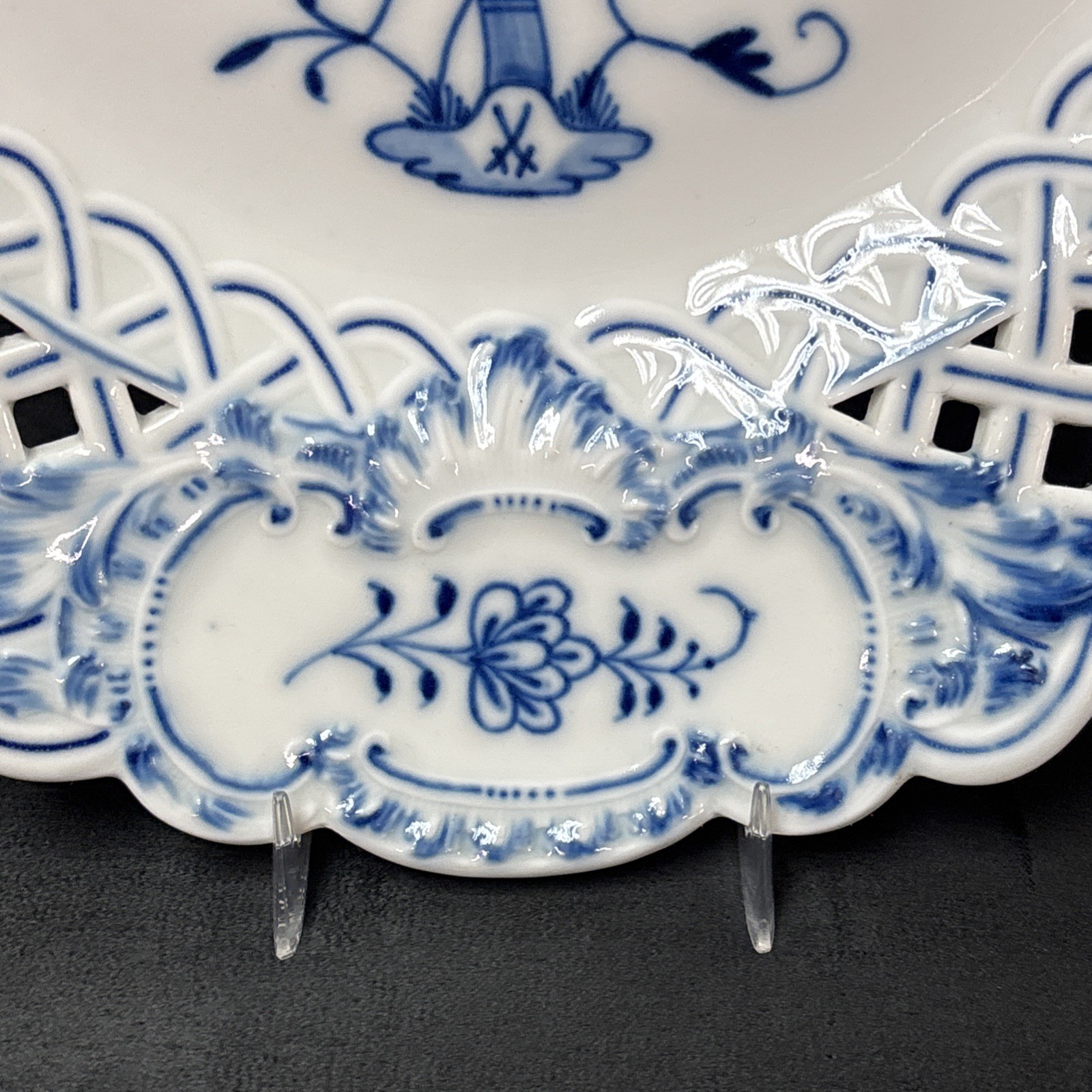 Meissen BLUE ONION Reticulated (No Trim) Charger Plate Platter 11 1/4 Inches