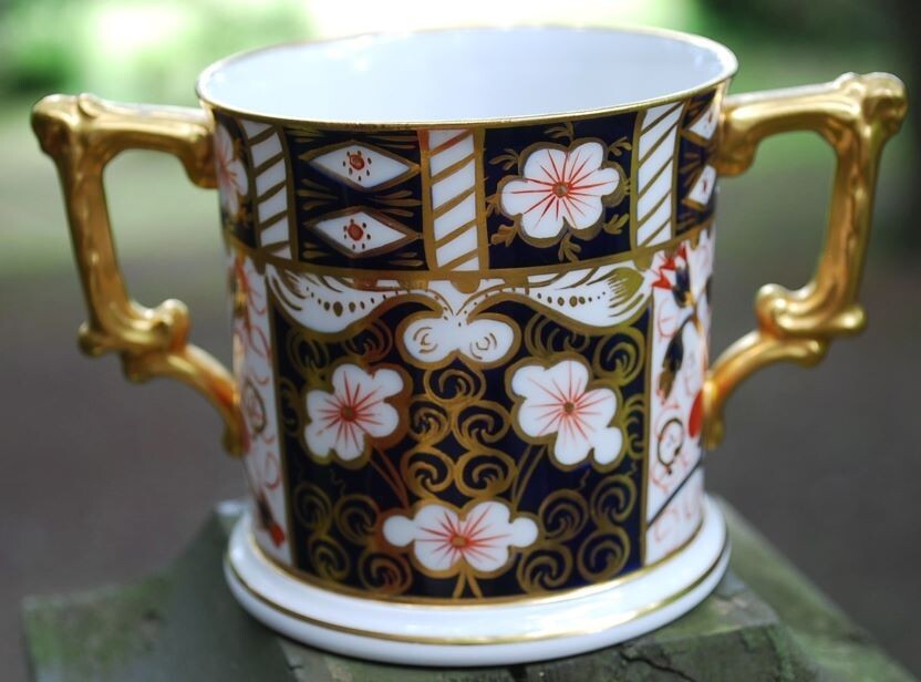 RARE Vintage ROYAL CROWN DERBY 2 Handled Loving Cup TRADITIONAL IMARI Blue Gold