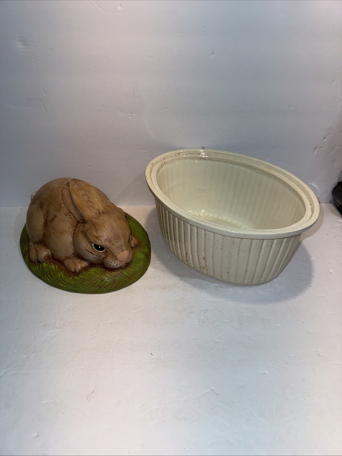 vintage 1982 Scioto ceramic rabbit-topped covered dish Easter