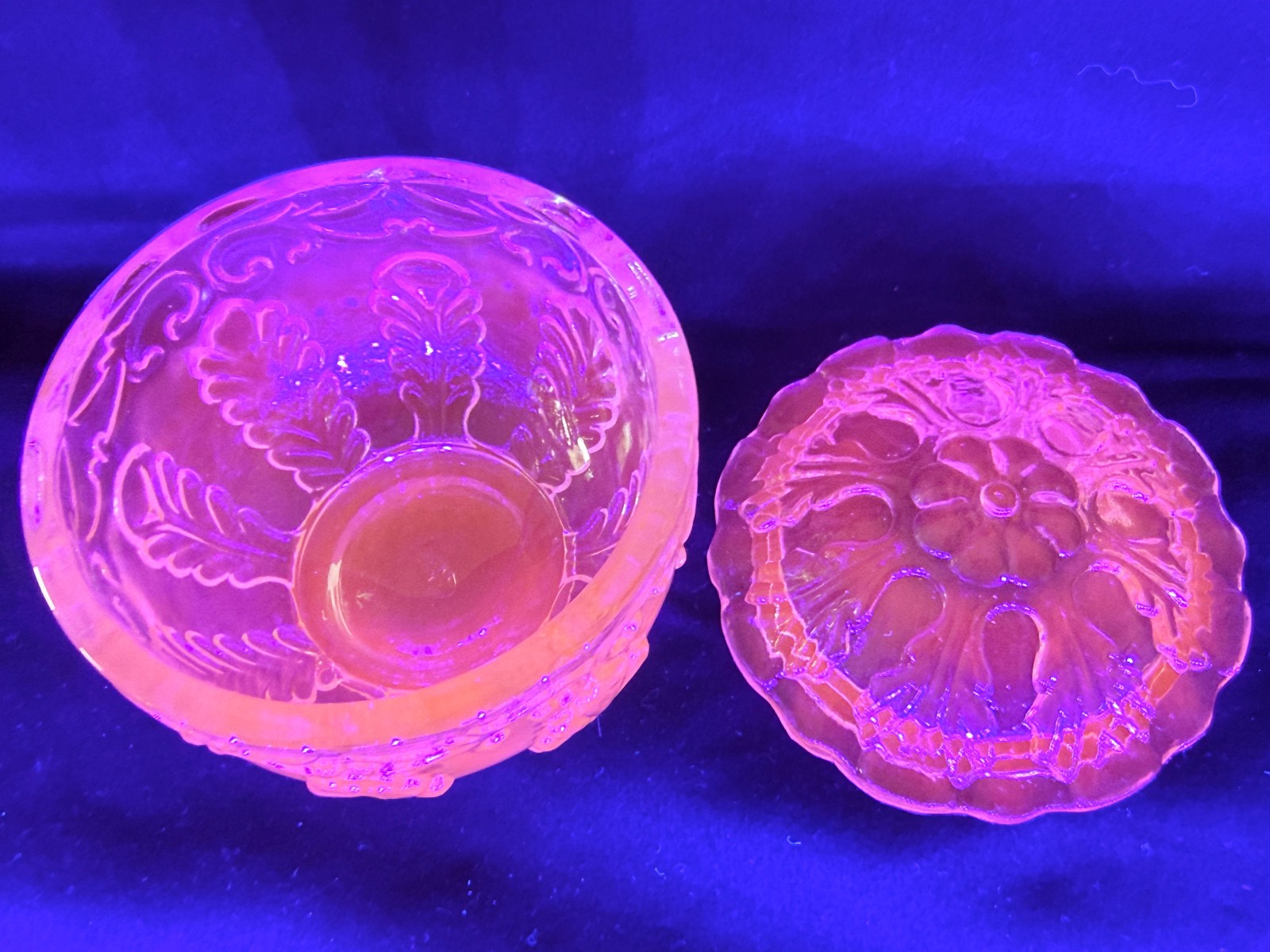 Teal Green Vaseline Uranium glass covered candy dish coffee sugar jar powder box