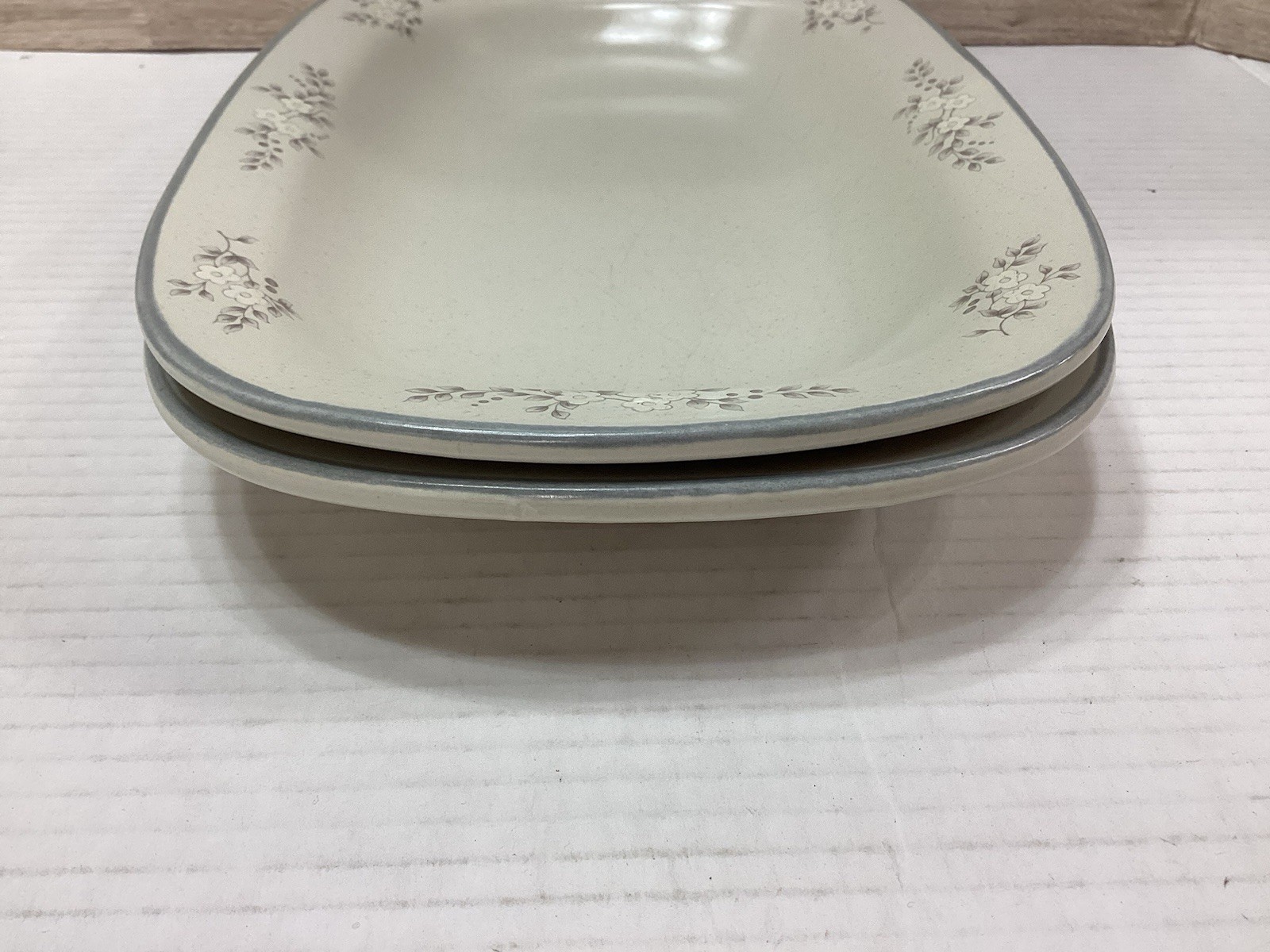 VTG Pfaltzgraff Set Of 2 Heirloom Party Plates (Hard To Find) Dishes Trays