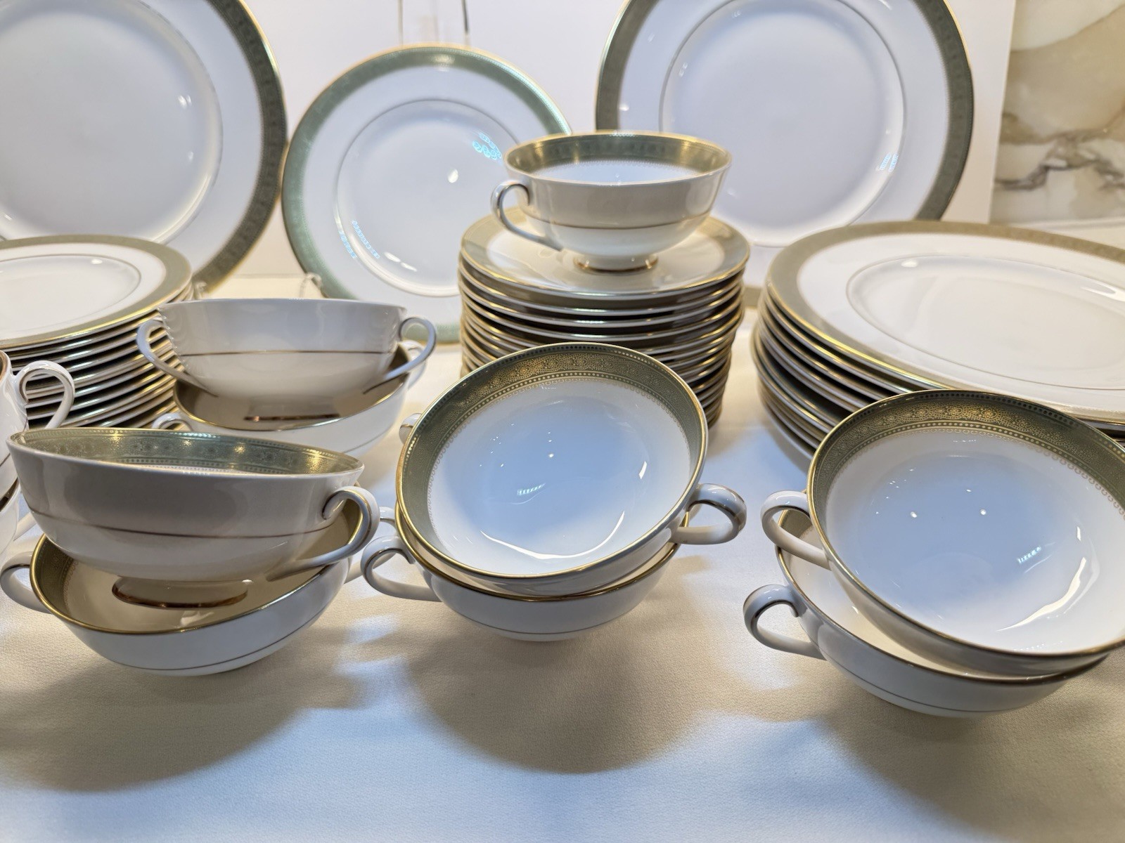 72pc Royal Doulton BELVEDERE H5001 China Set – Service for 12+ – Pristine Gold