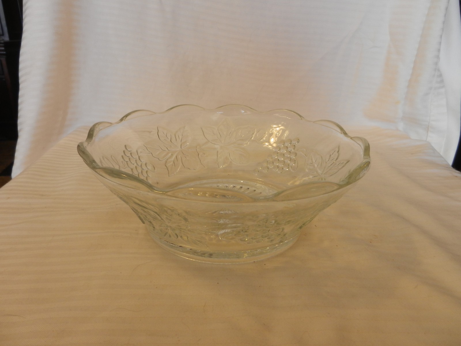 Vintage Clear Cut Glass Serving Bowl With Grapes, Leaves, Starburst Center