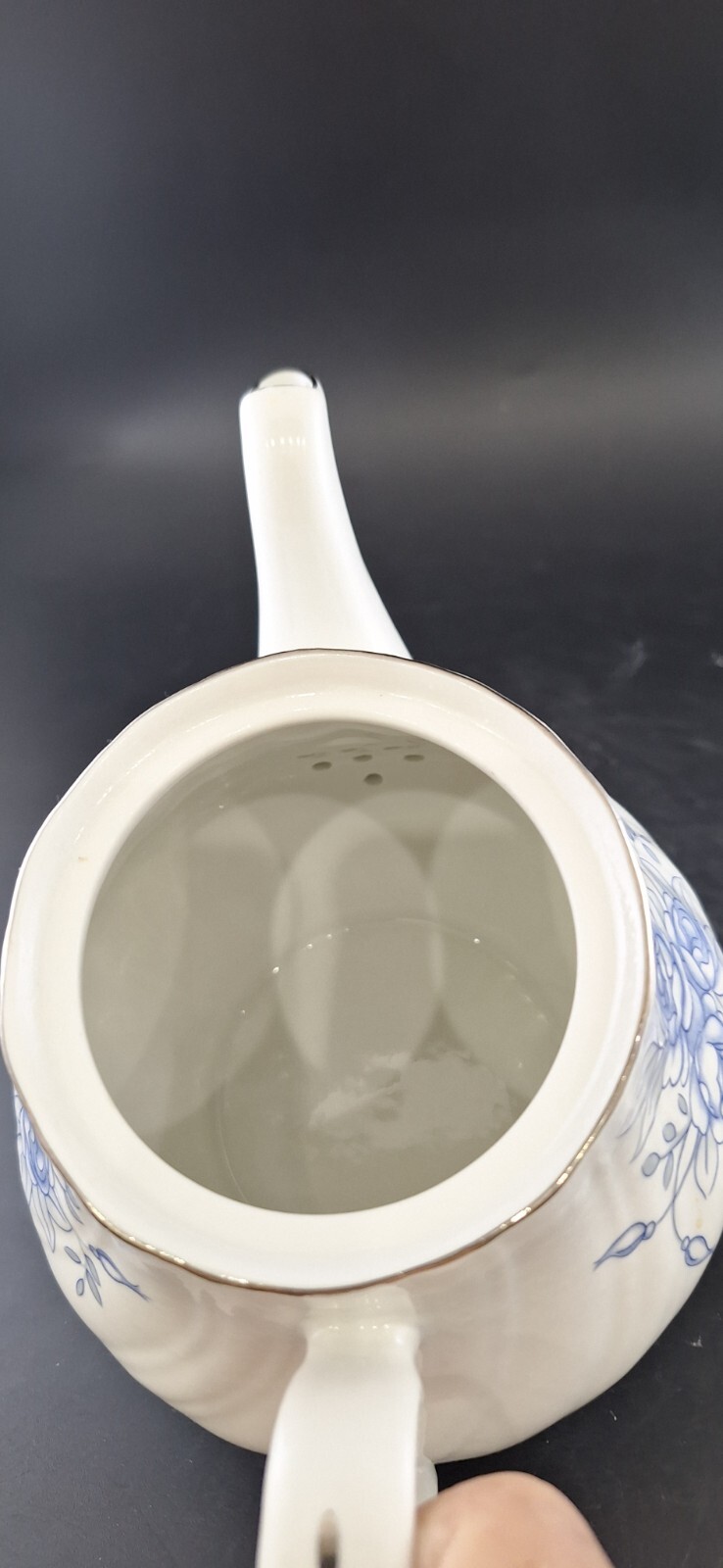 LYNNS Fine China White & Blue Roses Teapot Fluted Rim Platinum Trim Stylized 6″h