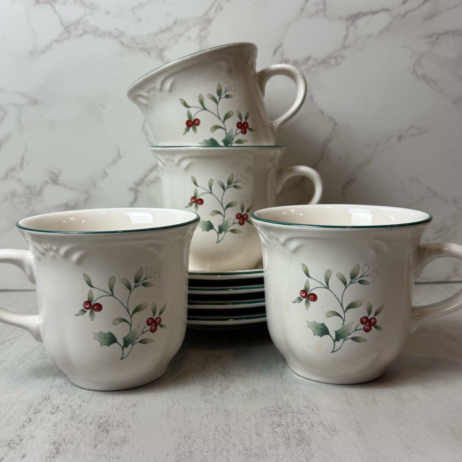 Pfaltzgraff Winterberry Christmas Holiday Mug Saucer Set Of 8 EUC Elegant Dining