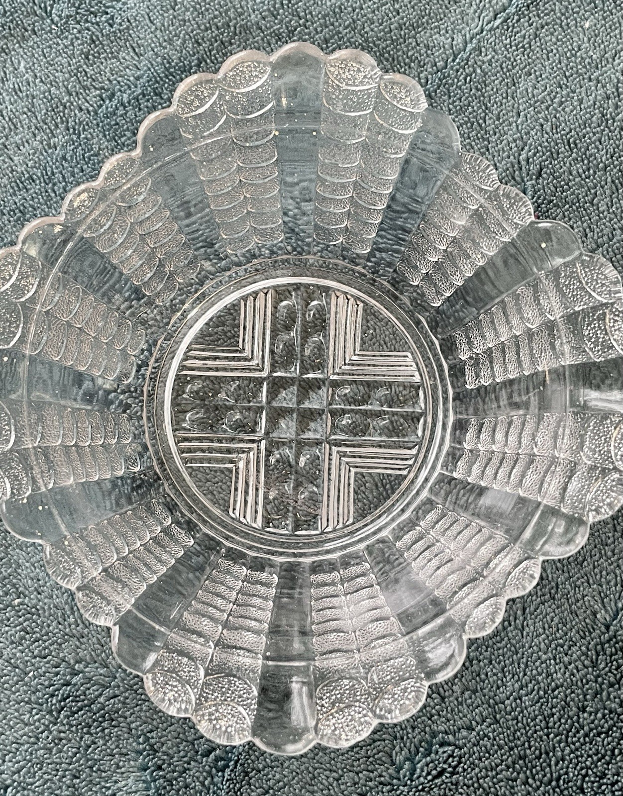 BRYCE BROTHERS EAPG PRESSED GLASS FISH SCALE SQUARE BOWL CIRCA 1888 BERRY BOWL