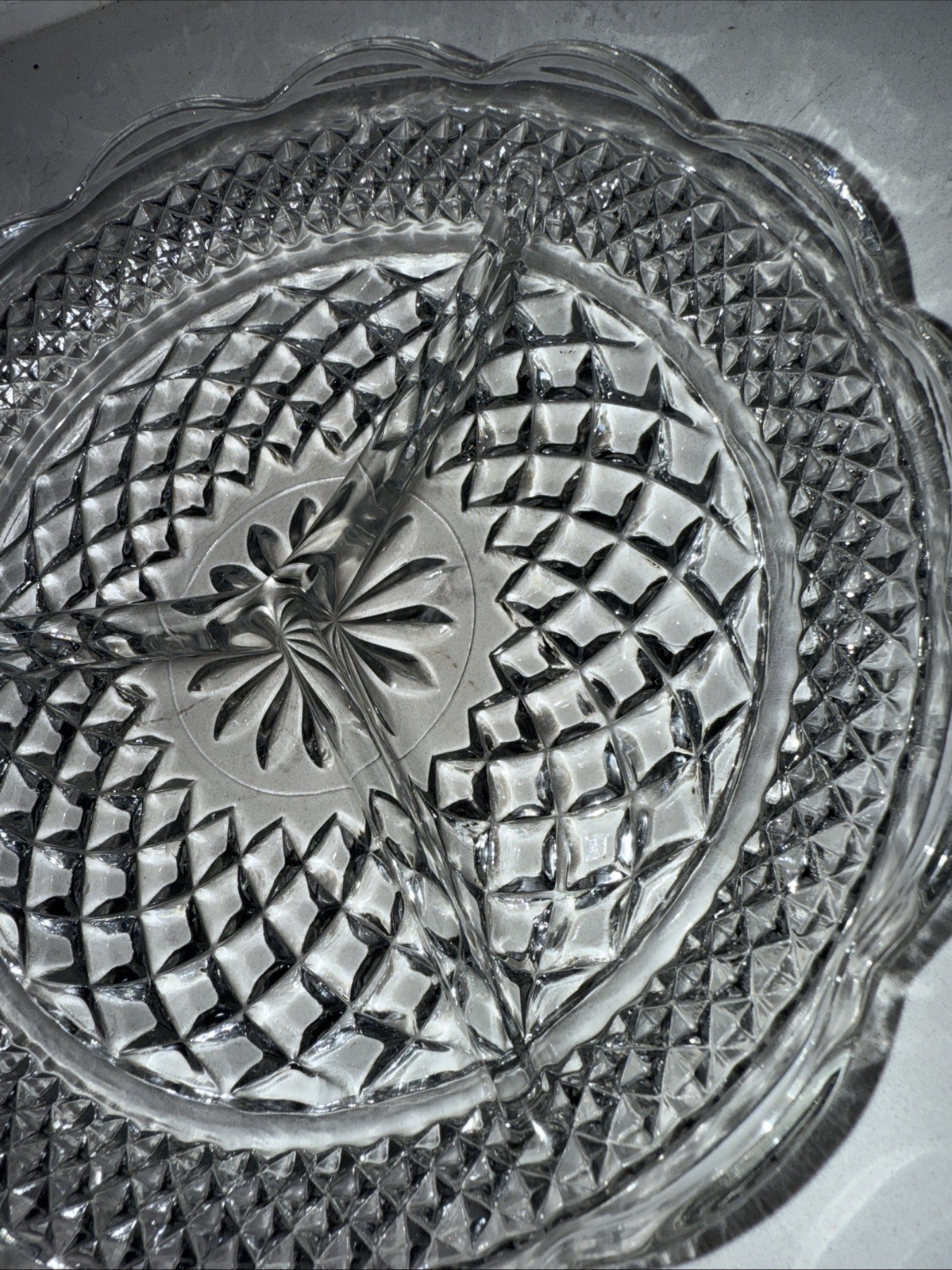 VINTAGE ANCHOR HOCKING WEXFORD CLEAR GLASS ROUND DIVIDED RELISH DISH PLATE 8.5″