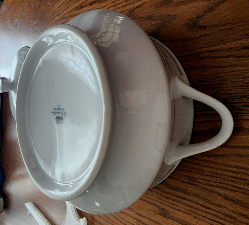 Elington Casserole 2 qt. Covered Wade Fine Porcelain White Blue Platinum Trim !