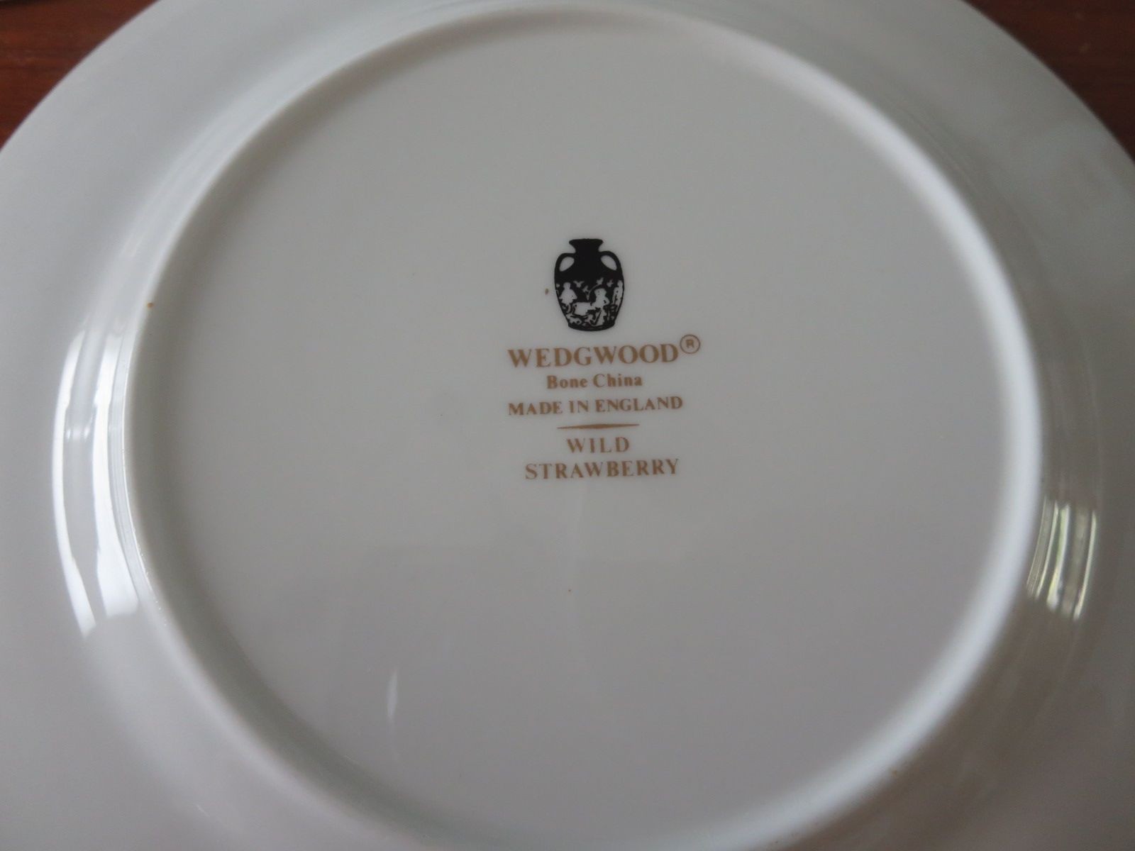 Set of 6 Wedgwood Bone China Wild Strawberry Bread & Butter Plates 6”