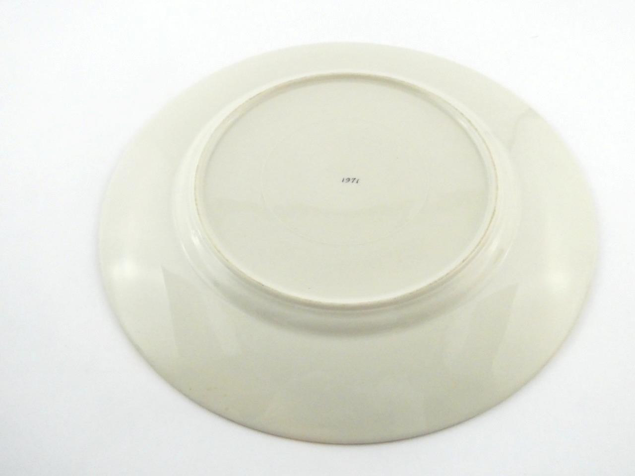 1970s Hand Painted Porcelain 4 Piece Place Setting Daisy Flowers Signed VGOOD
