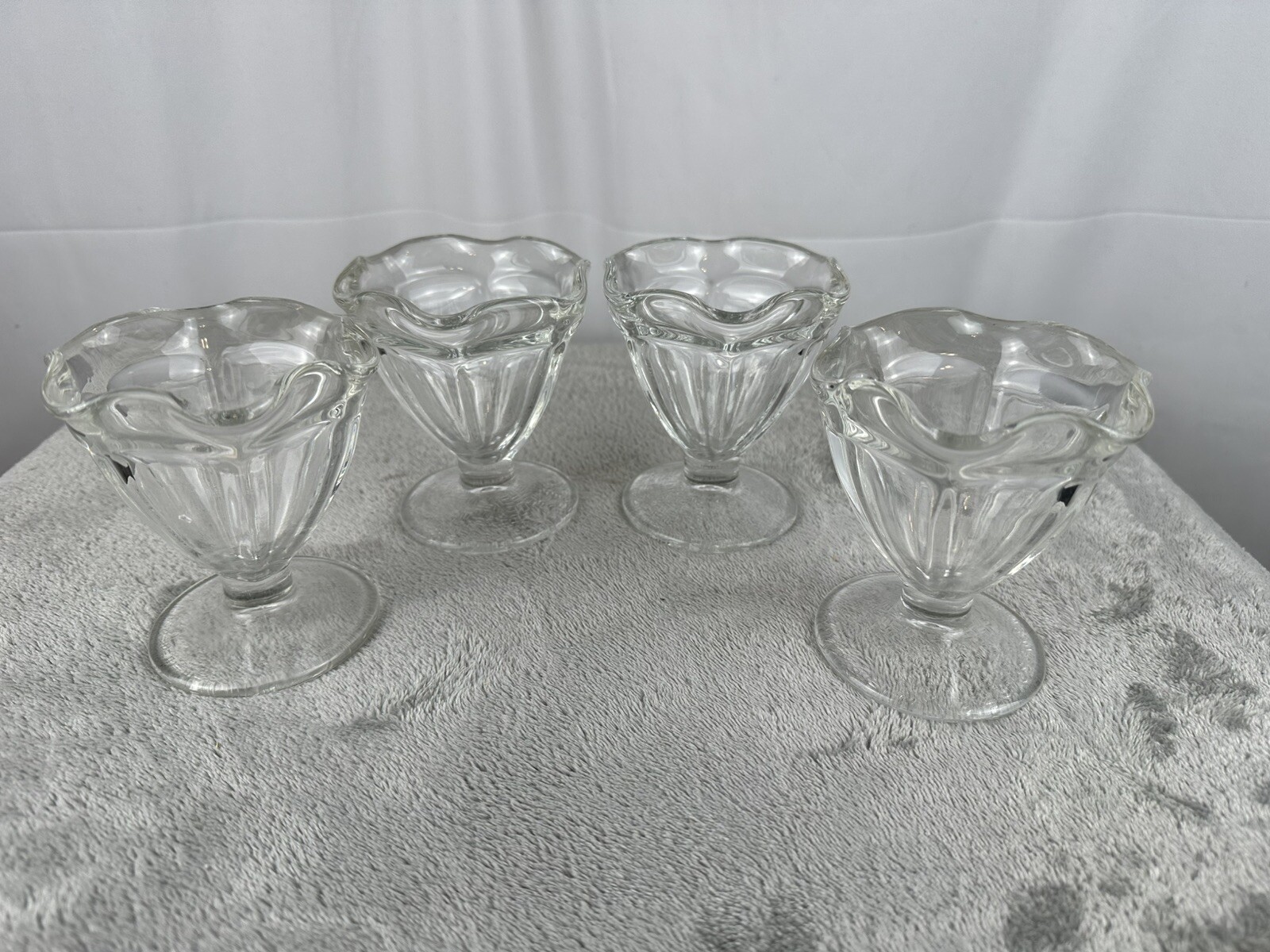Lot of 4 Vintage Ice Cream Sundae Dishes Parfait Dessert Bowl Tulip Kids Party