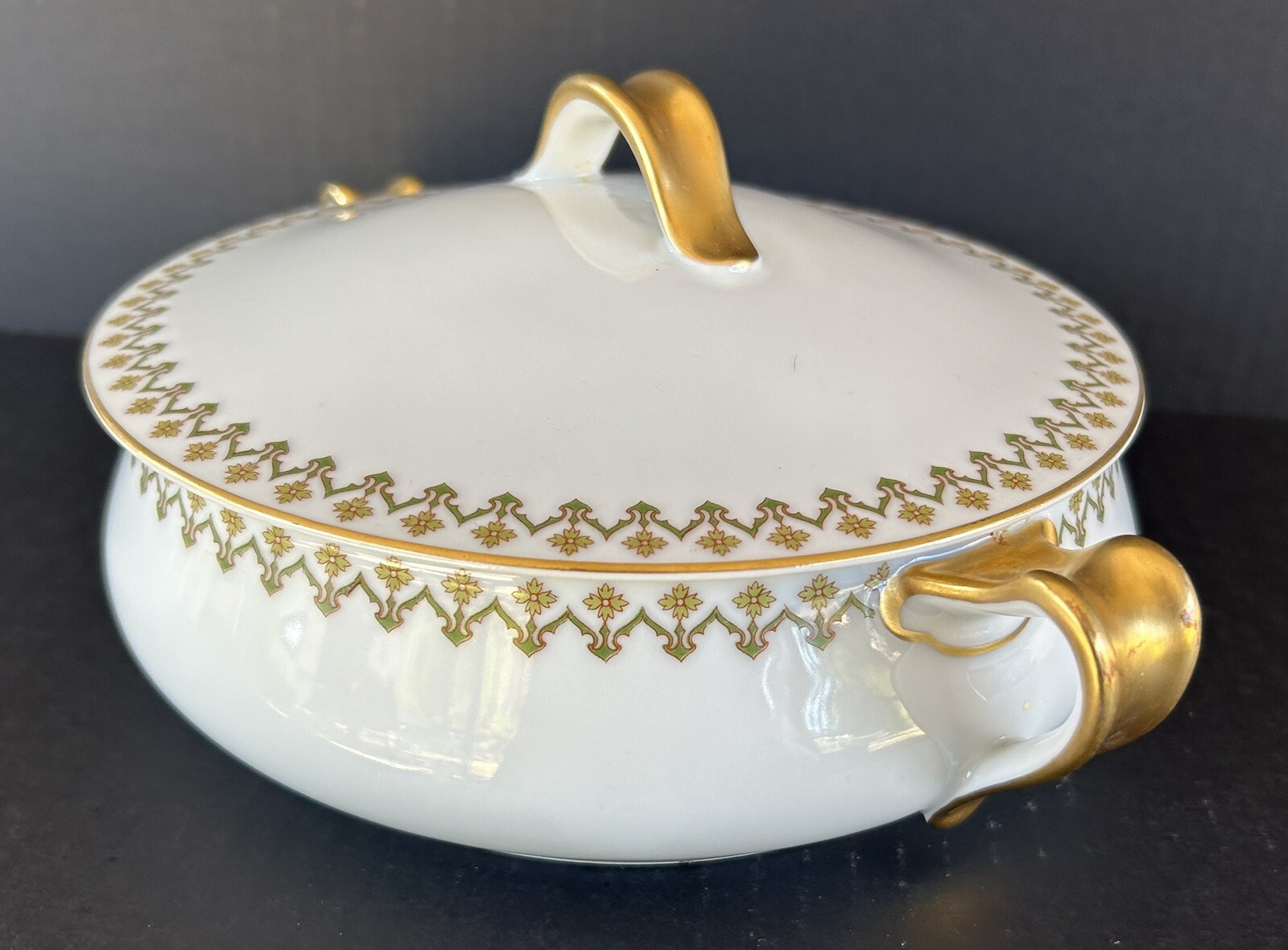 Haviland Limoges Round Covered Vegetable Dish Schleiger 570