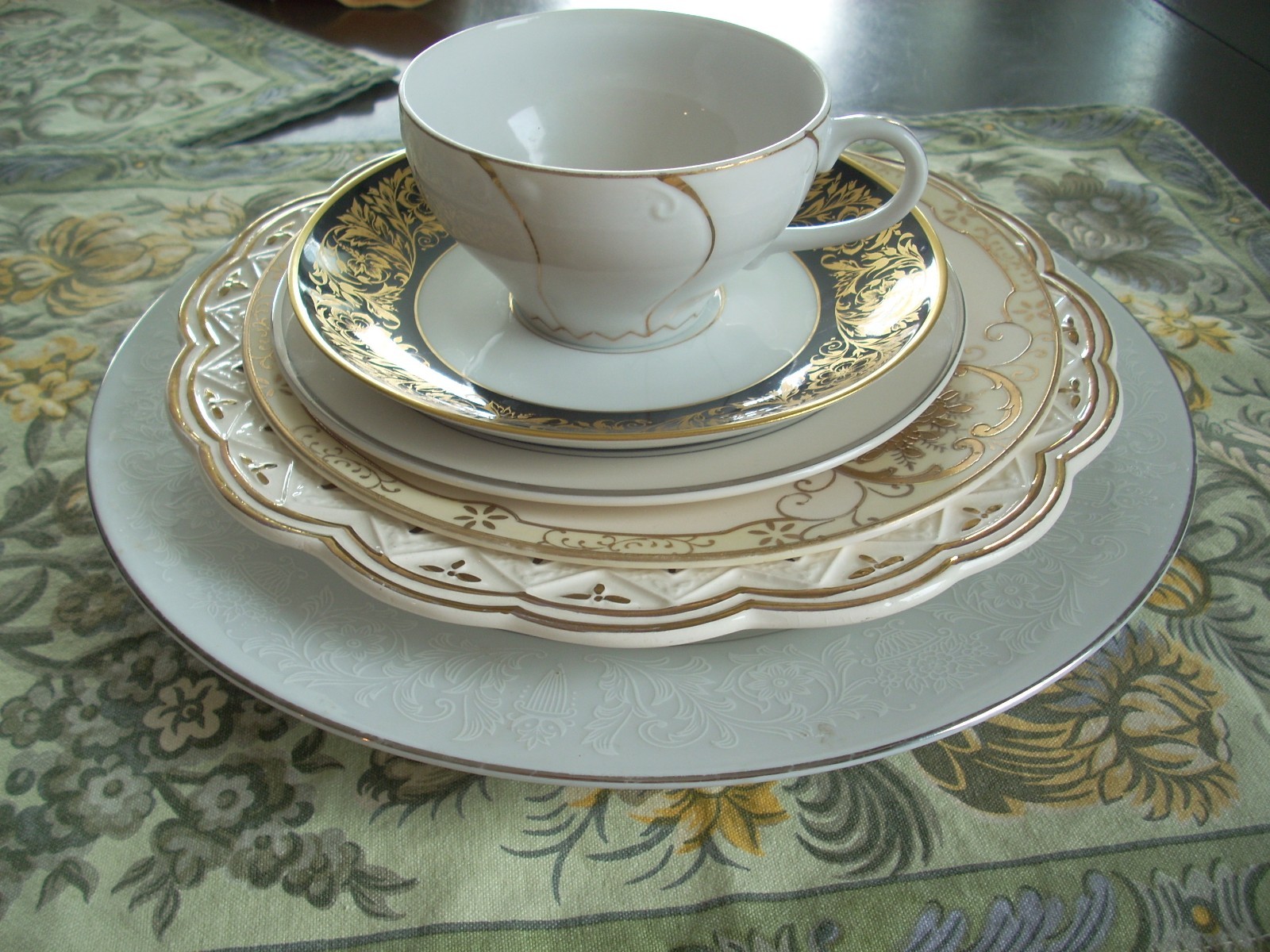 4 Mismatched Place Settings Gold Floral 24 Pc w/napkins placemats Shower Wedding