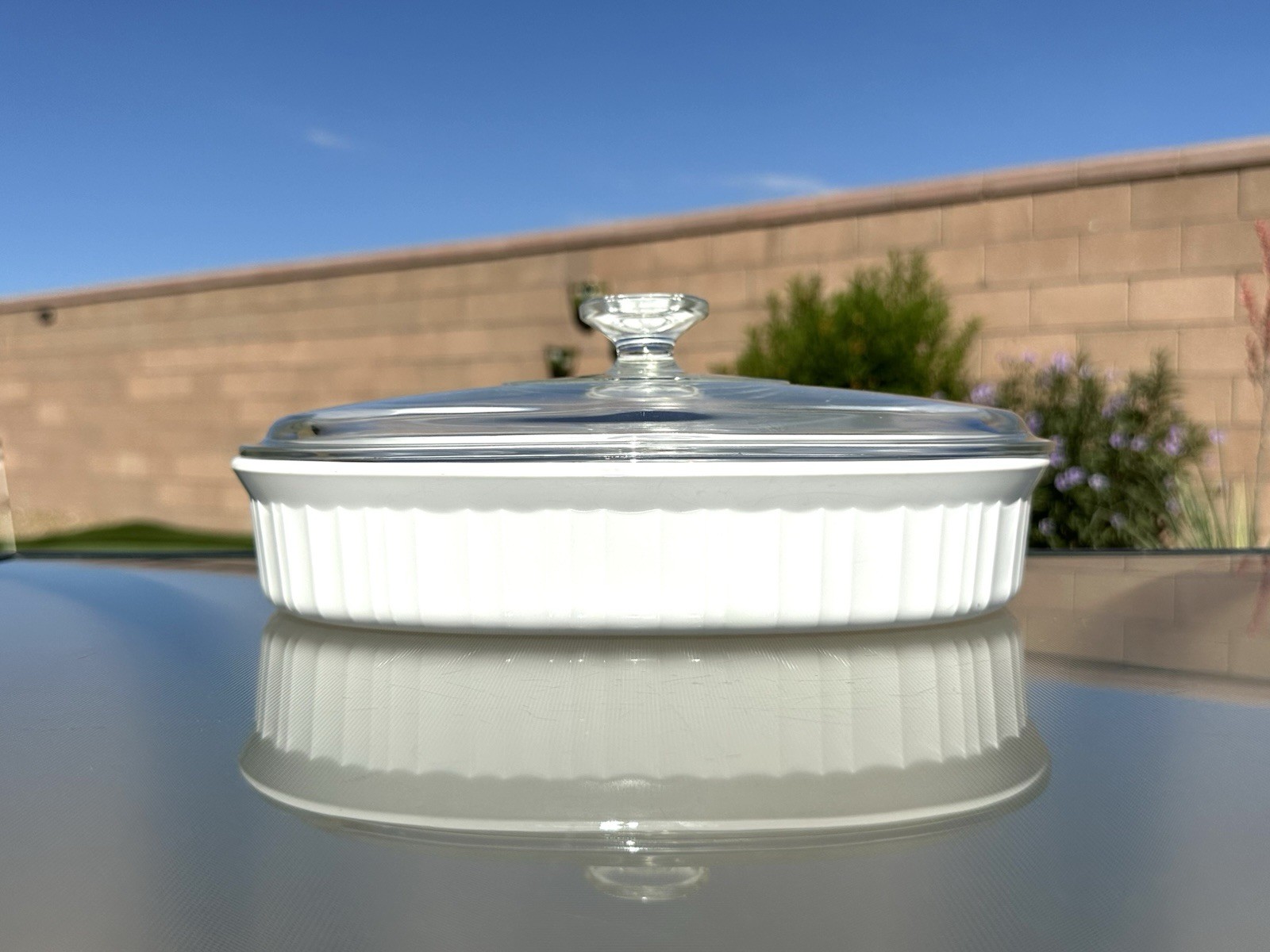 CORNING WARE FRENCH WHITE F-6-B 1.8 LT. OVAL DIVIDED DISH W / PYREX GLASS LID