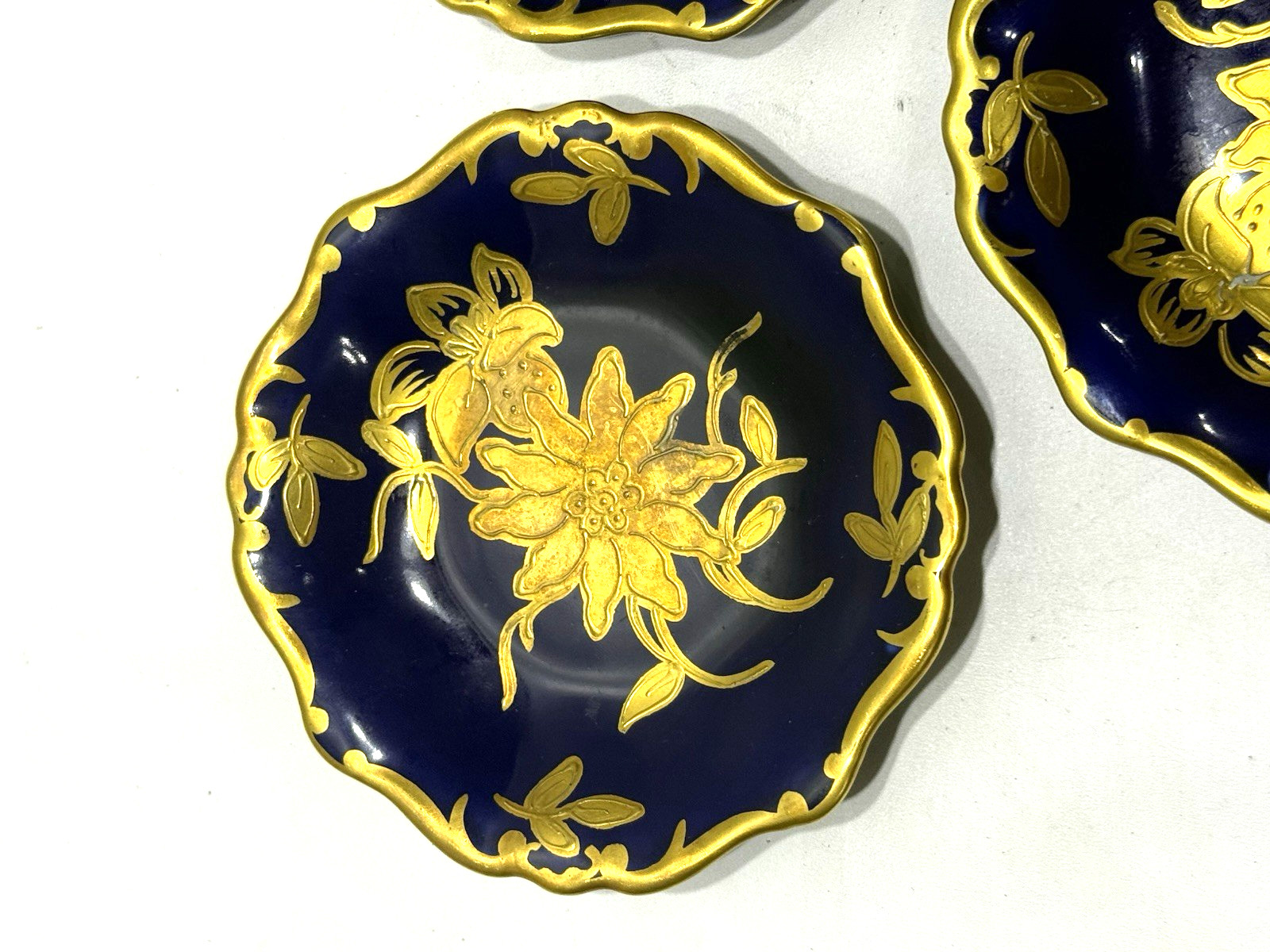 3 VTG GERMAN JLMENAU GRAF VON HENNEBERG ECHT KOBALT PORCELAIN 4.25″