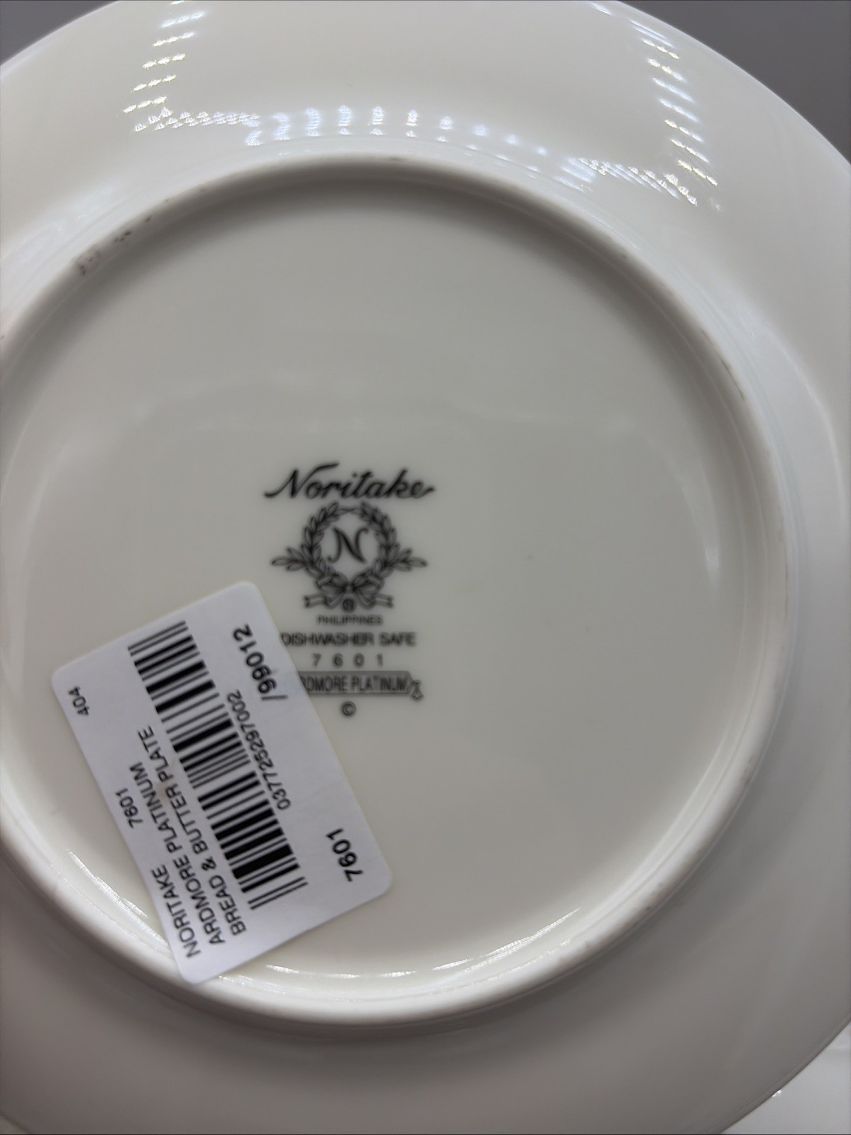 Noritake Ardmore Platinum Set of 2 Bread Plates Set (s) White Embossed Scroll