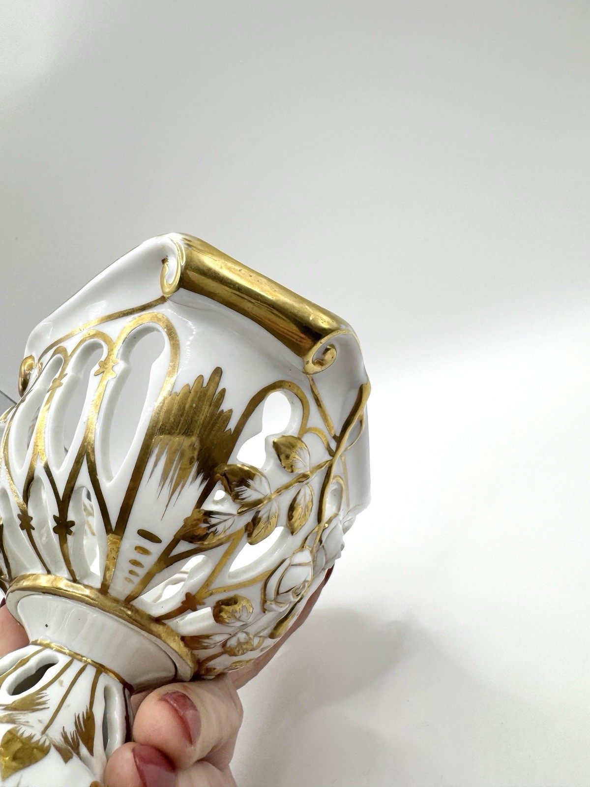 Andrea By Sadek Porcelain Pedestal Candy Dish Gold Gilt Floral Regency