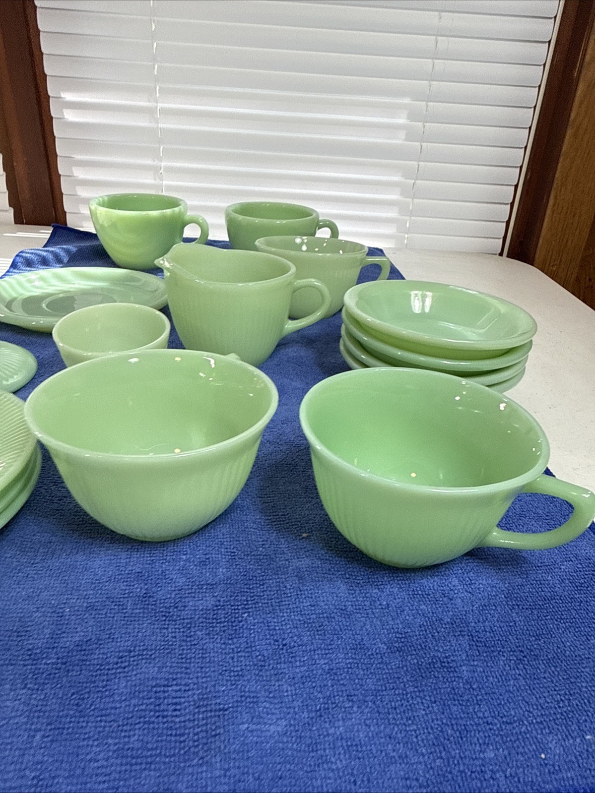 Mixed Lot Of 17 Vintage Fire King Jadeite Ware Pieces