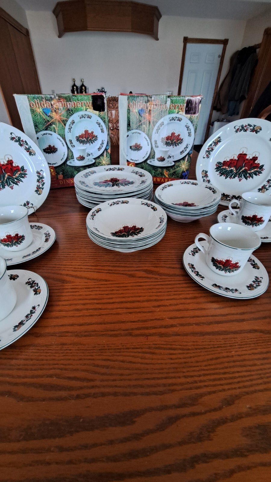 GEI Vintage Beautiful Christmas Candle Pattern 31 Piece Dinnerware Grouping