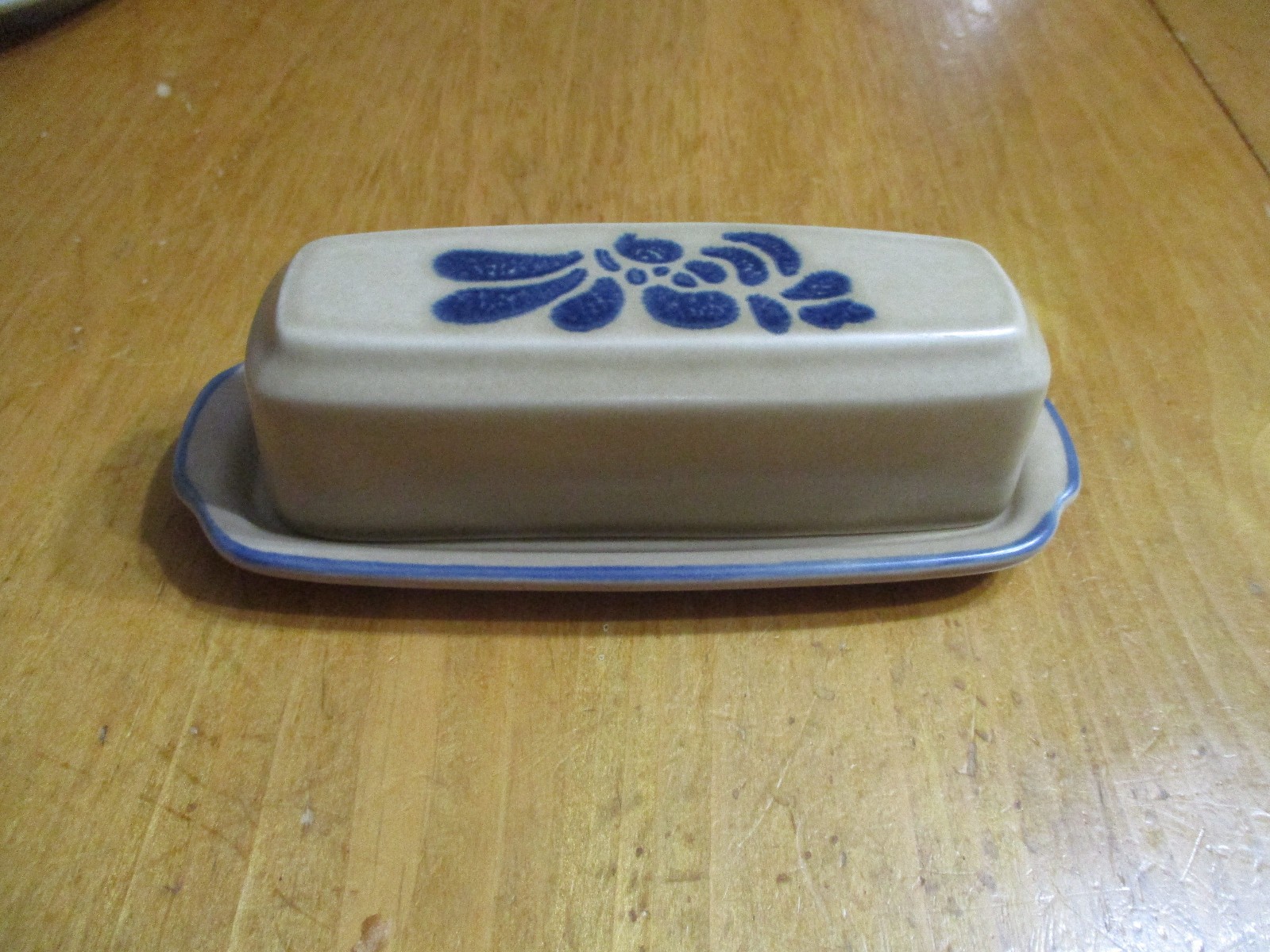Pfaltzgraff Vintage Folk Art Butter Dish #028 with Lid Stoneware Tan & Blue USA