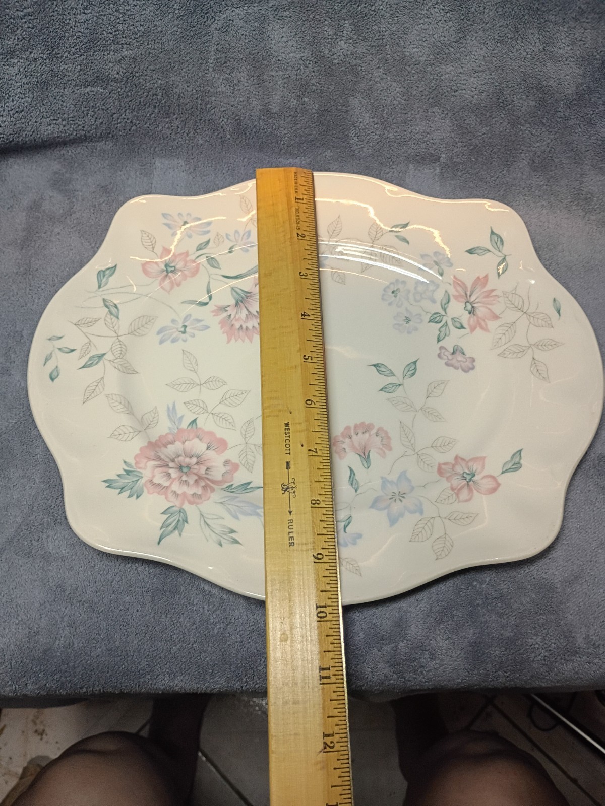 Johnson Brothers LYNTON Oval Platter Made in England Pink Blue Flowers 11-3/4″