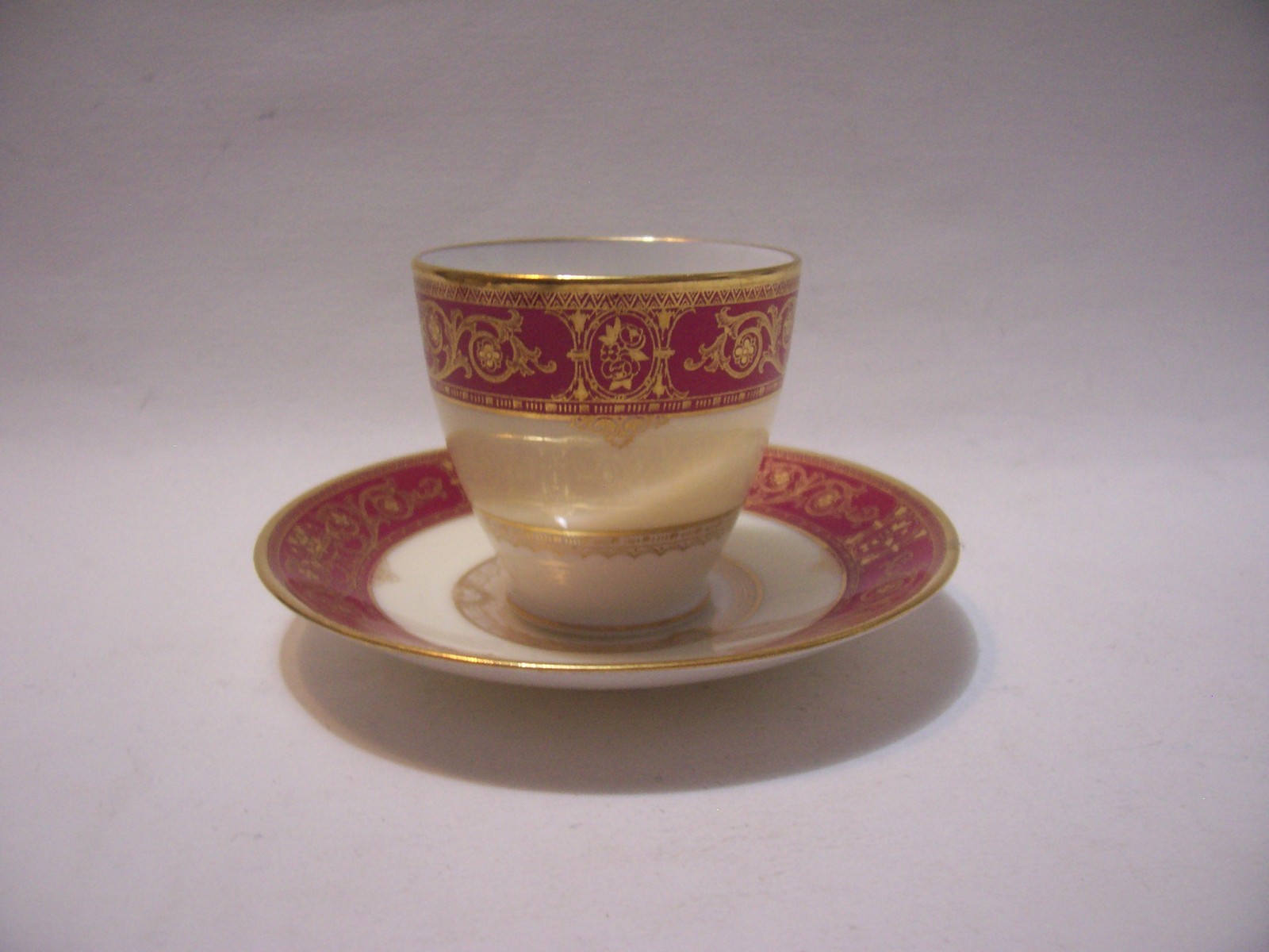 ANTIQUE MINTON ENCRUSTED GOLD RED DEMITASSE SET MINT CONDITION 4 1/4 INCHES MINT