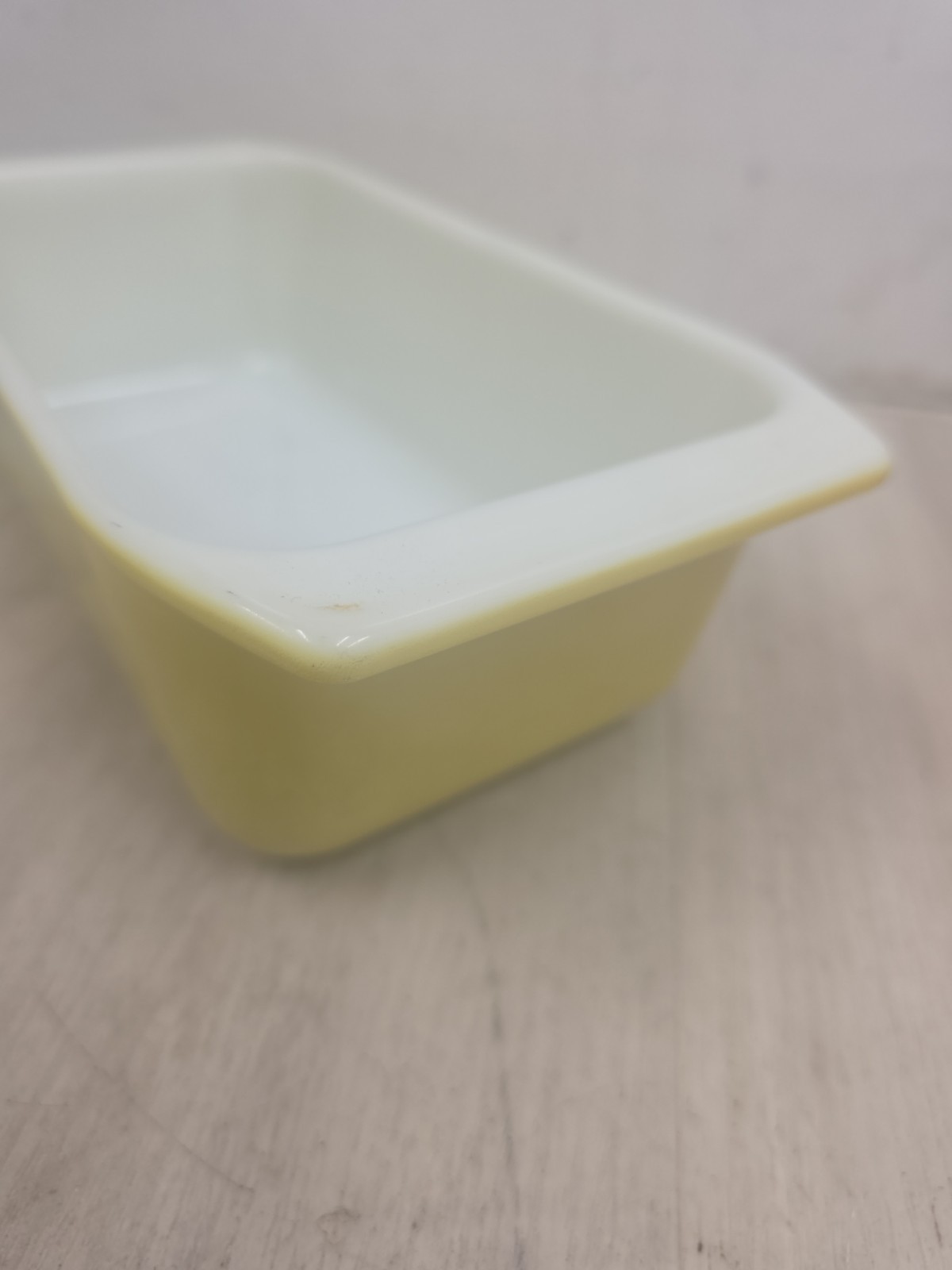 Vintage Pyrex Lemon Yellow Loaf Pan Baking Dish #913 8.5”X 4.5”X 2.5” USA NICE