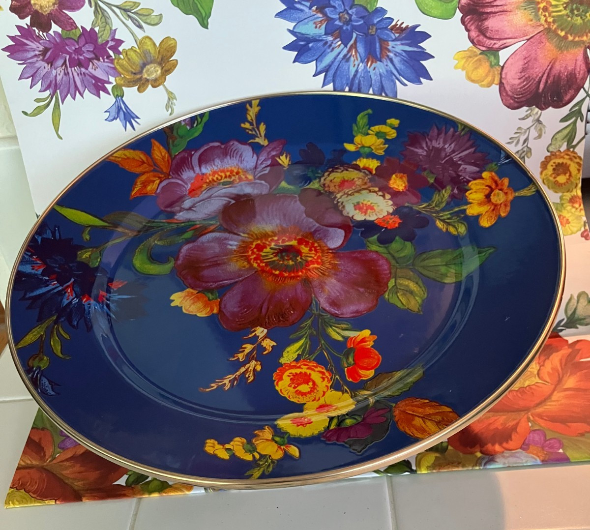 MACKENZIE-CHILD’S COURTLY CHECK, LAPIS FLOWER GARDEN SMALL PEDESTAL PLATTER,NEW