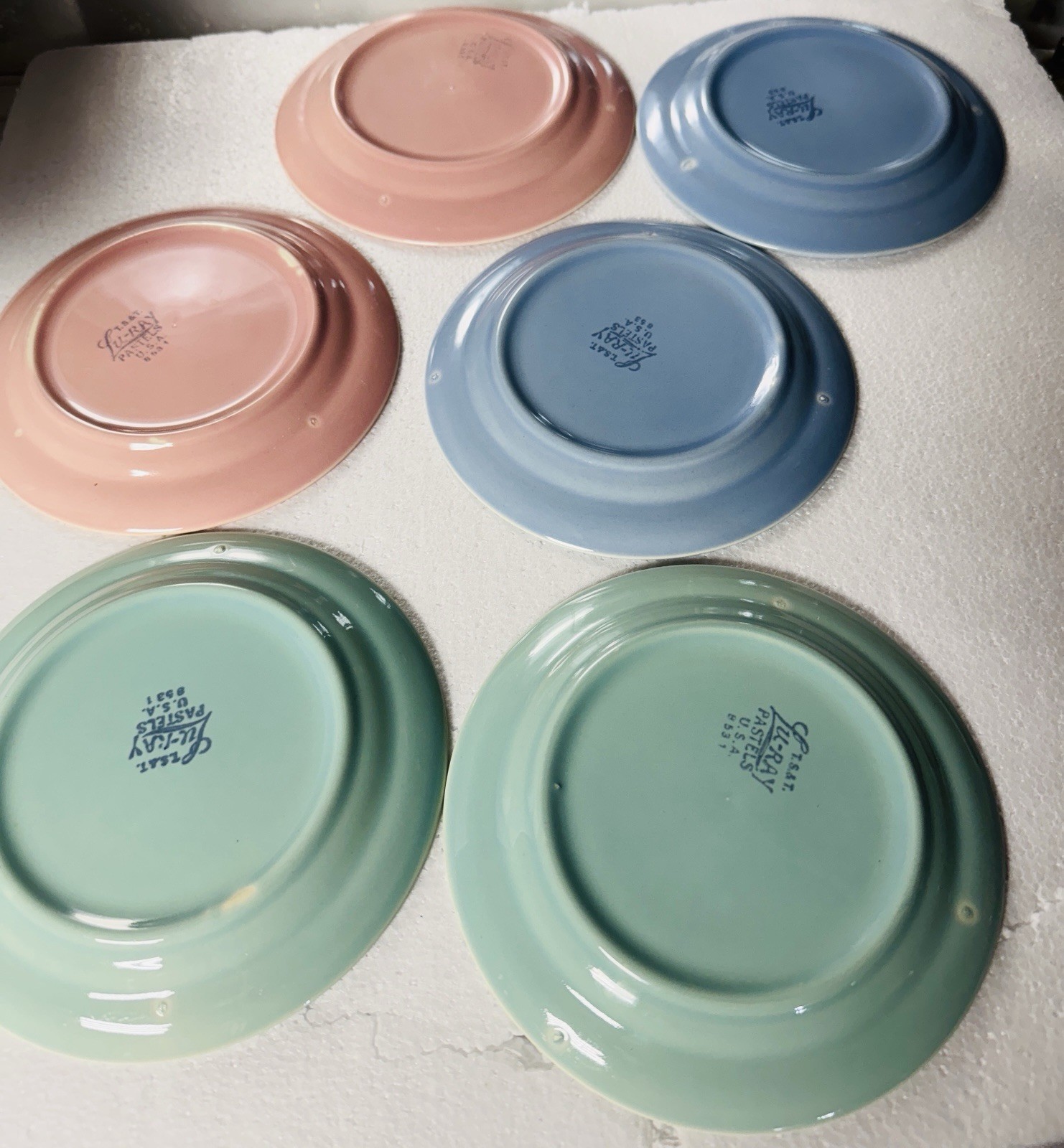 Lu Ray Pastels USA Dessert Ceramic Plates Ca 1940 Lot Of 6 – 6.25 In