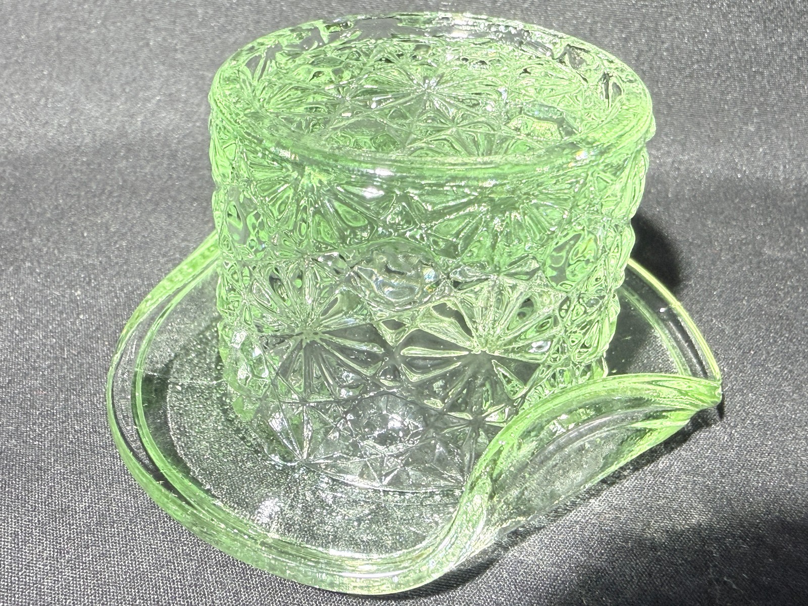 Green Vaseline glass uranium Daisy and button Top hat toothpick holder selenium