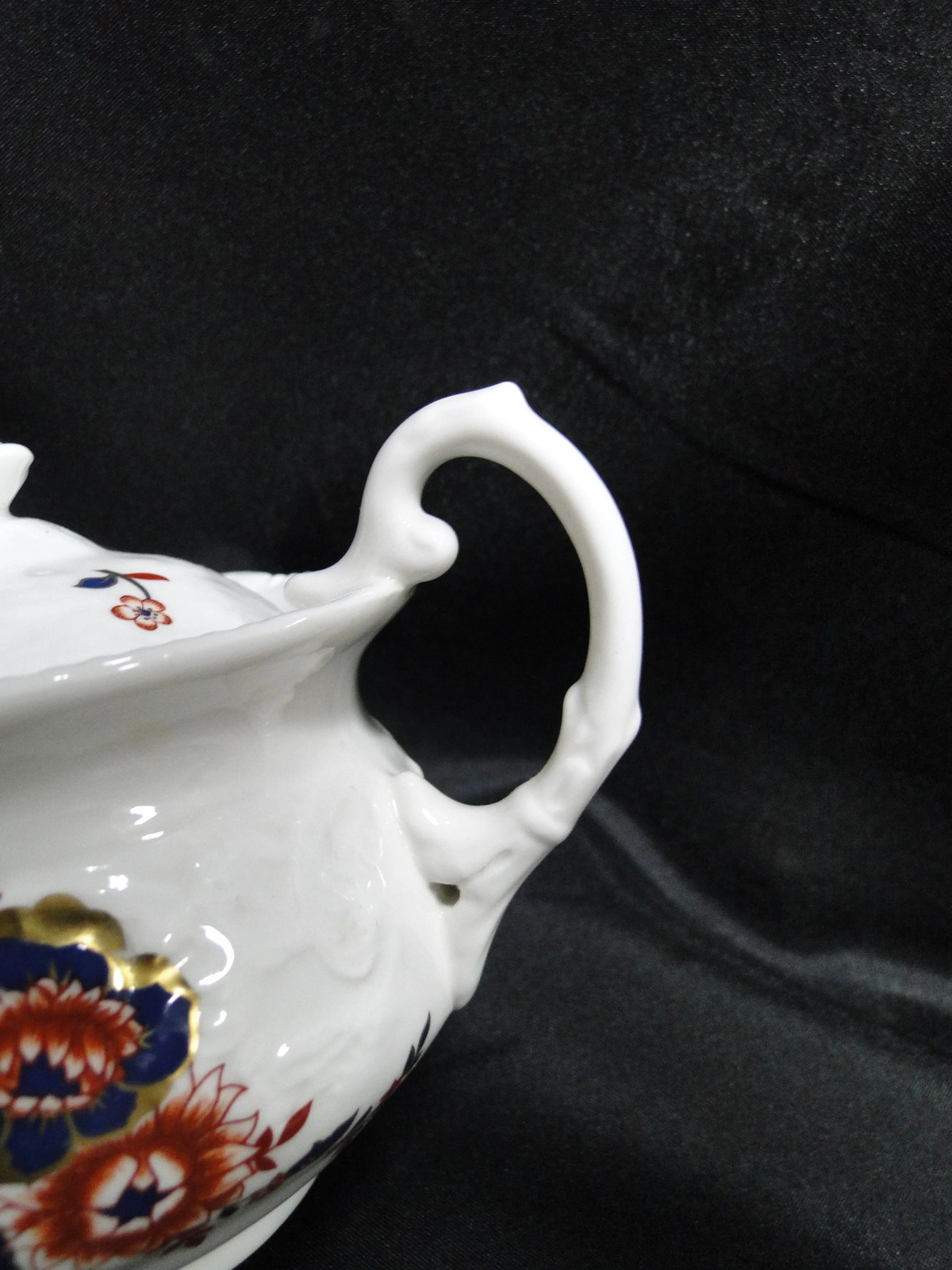 Coalport St Louis, White w/ Blue, Rust, Gold: Sugar Bowl & Lid, 3 3/4″ Tall
