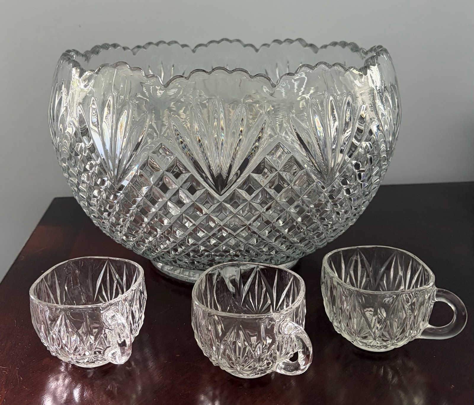 Vintage LE Smith Glass Pineapple/Fan Cut Punch Bowl w/21 Cups Set
