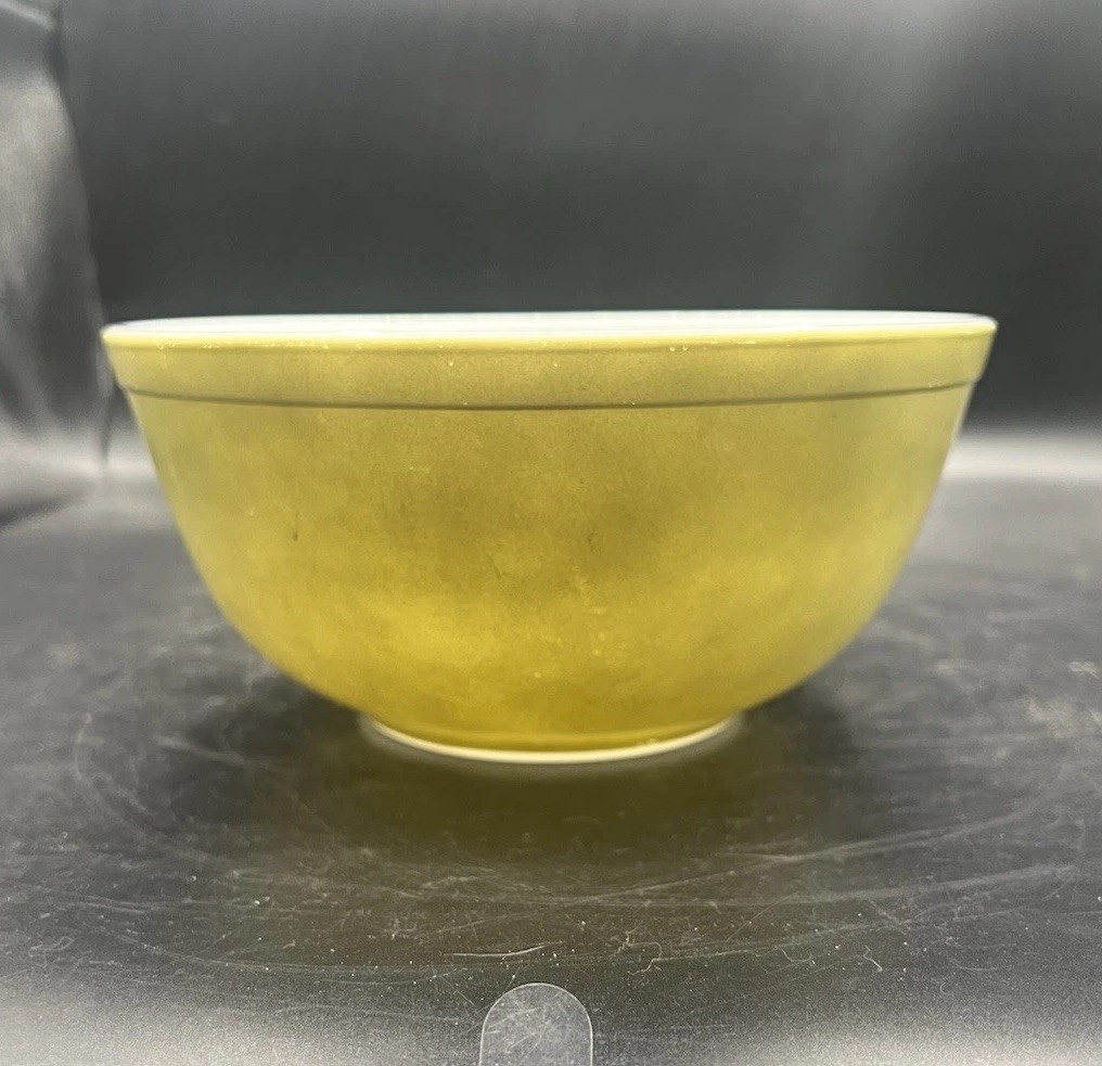Pyrex Avocado Green Mixing Bowl 403 Vintage 8.5” 2.5 Qt