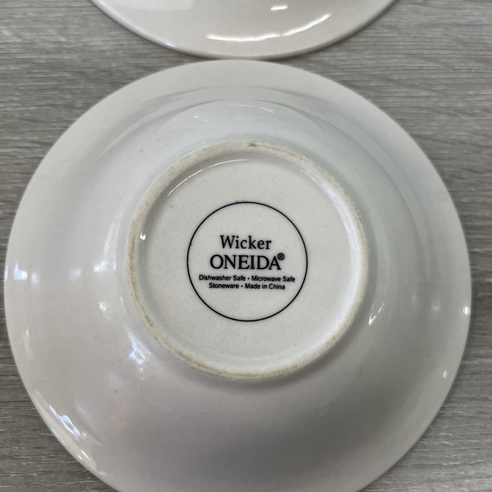 2 Oneida Gourment Wicker 6 3/8 in Fruit/Cereal Bowl White Weave Design