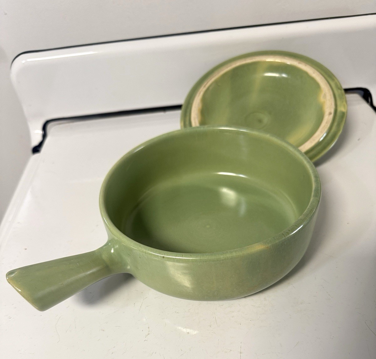 La Solana Solana Ware Sage Green Covered Casserole 4 cup capacity