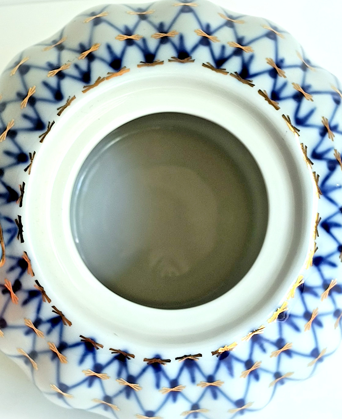 VINTAGE LOMONOSOV RUSSIAN IMPERIAL COBALT NET with GOLD PORCELAIN TEAPOT 5 1/4″