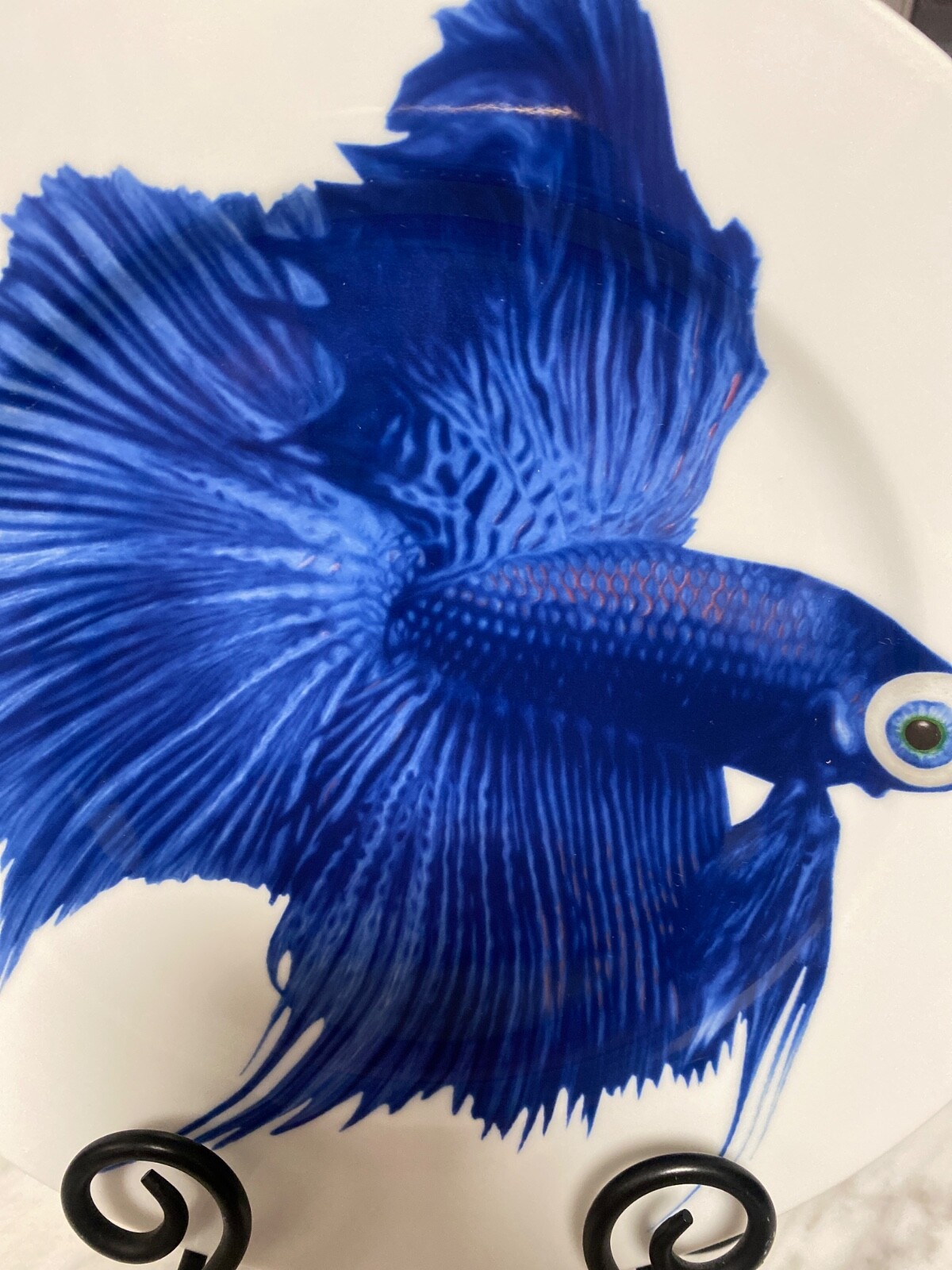 IKEA 22763 Blue Beta Fish Hand Painted 9 3/4″ Luncheon Dinner Cabinet Plate